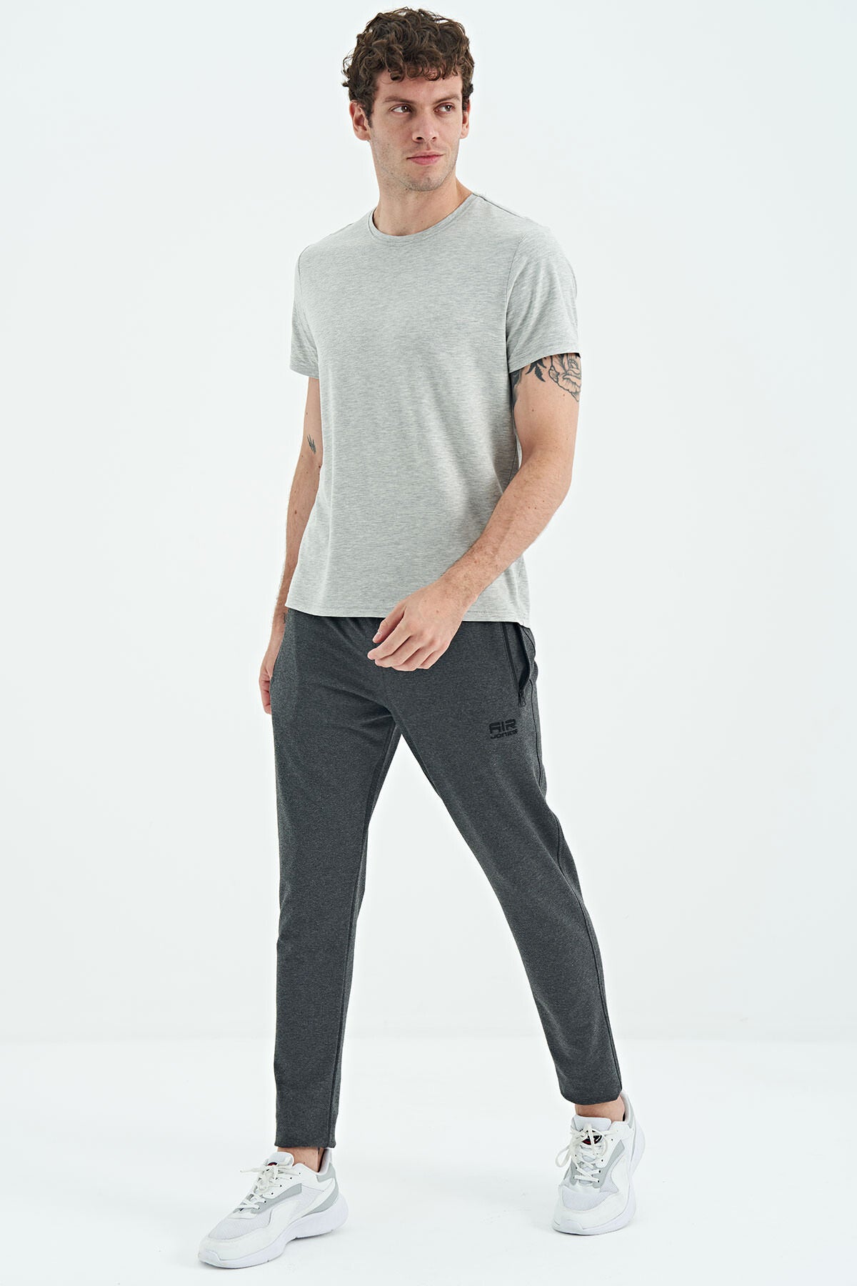 <tc>Pantalon de jogging pour homme à jambes fuselées Victor - 84911</tc>