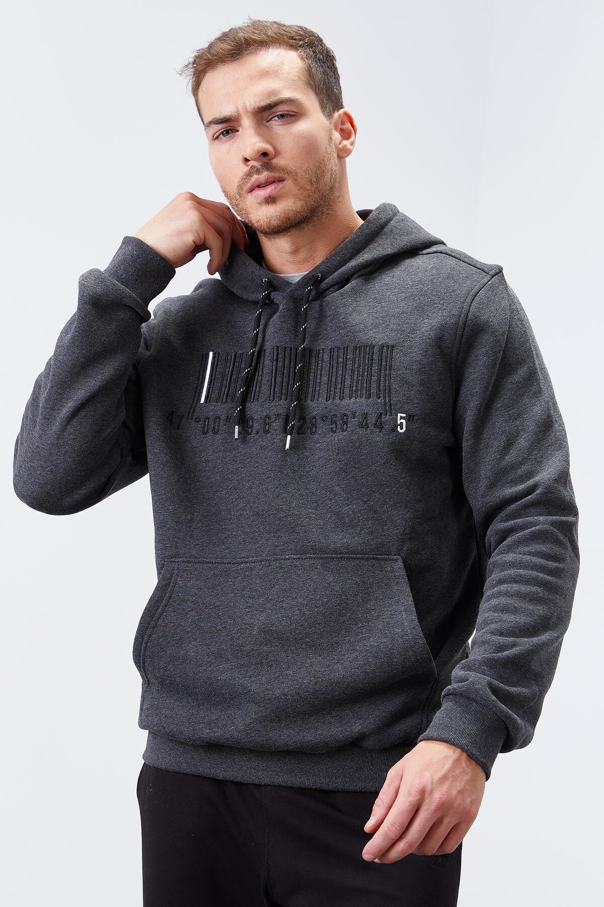 <tc>Sweatshirt pour homme à capuche, avec poche kangourou, broderie et coupe standard - 87839</tc>