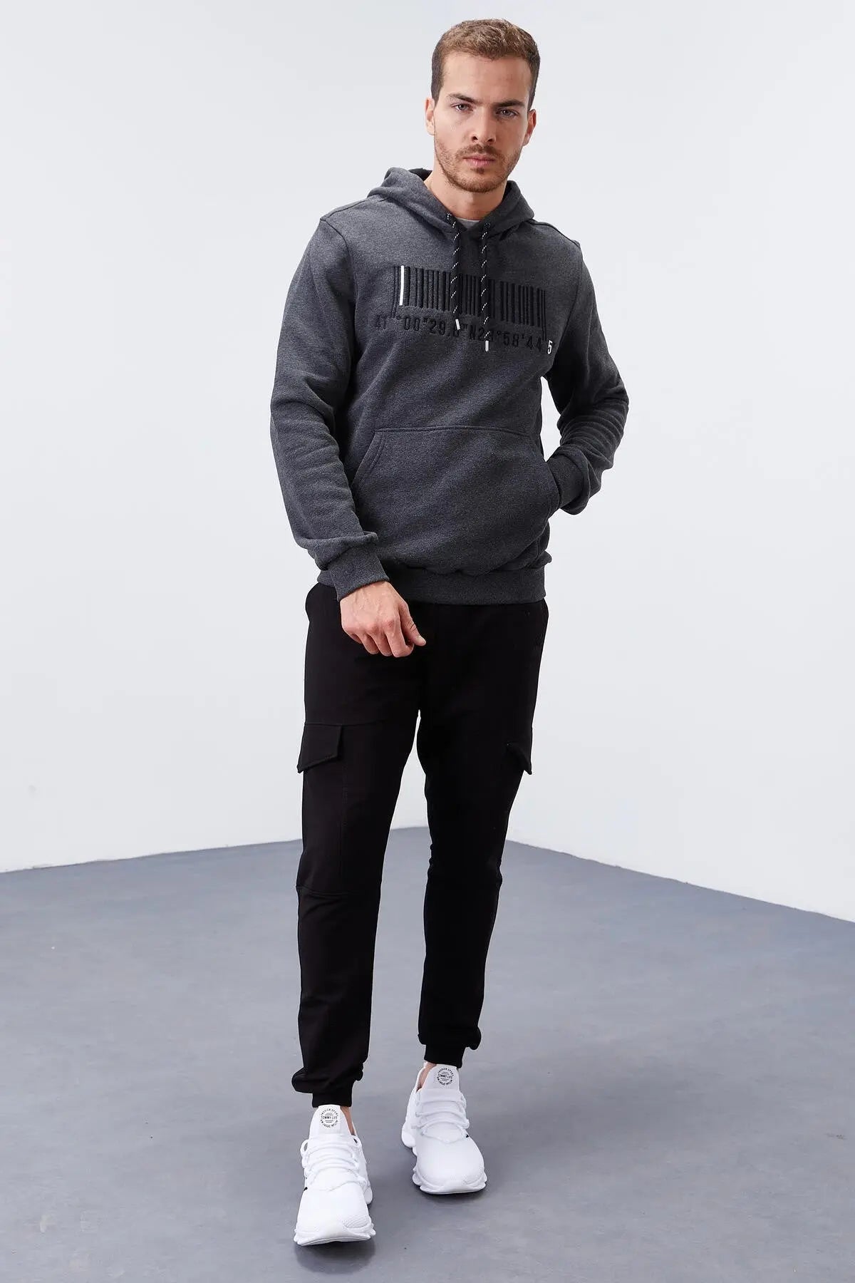nakişli kanguru cep standart kalip kapüşonlu erkek sweatshirt - 87839 - Justyol