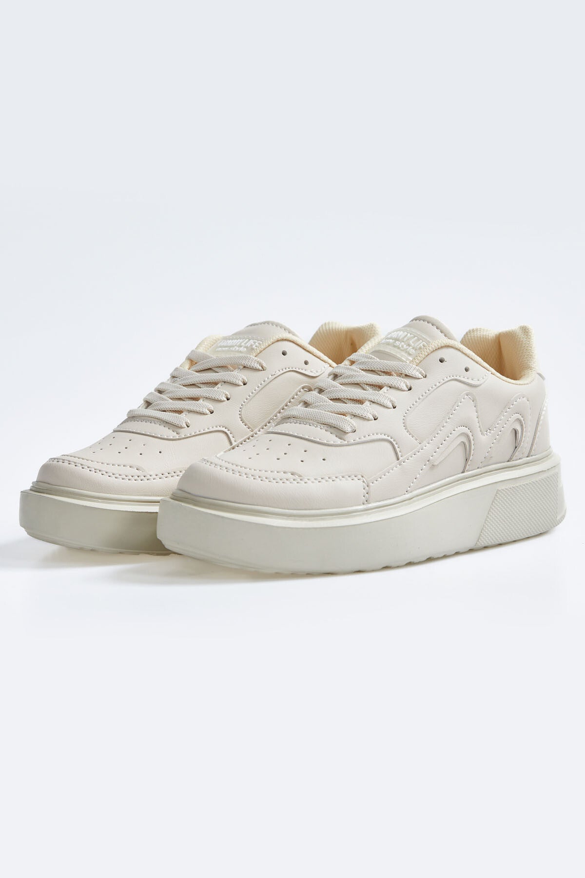 <tc>Chaussure de sport pour femme à lacets, semelle épaisse, détails en simili cuir - 89200</tc>