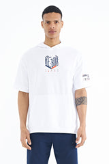 <tc>T-shirt oversize pour homme avec capuche, imprimé sur les manches et sur le devant - 88194</tc>