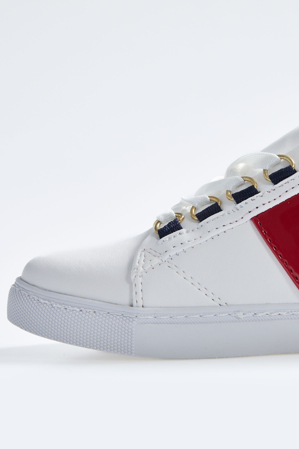 beyaz - siyah bağcikli şerit detayli suni deri kadin spor ayakkabi - 89202 - Justyol