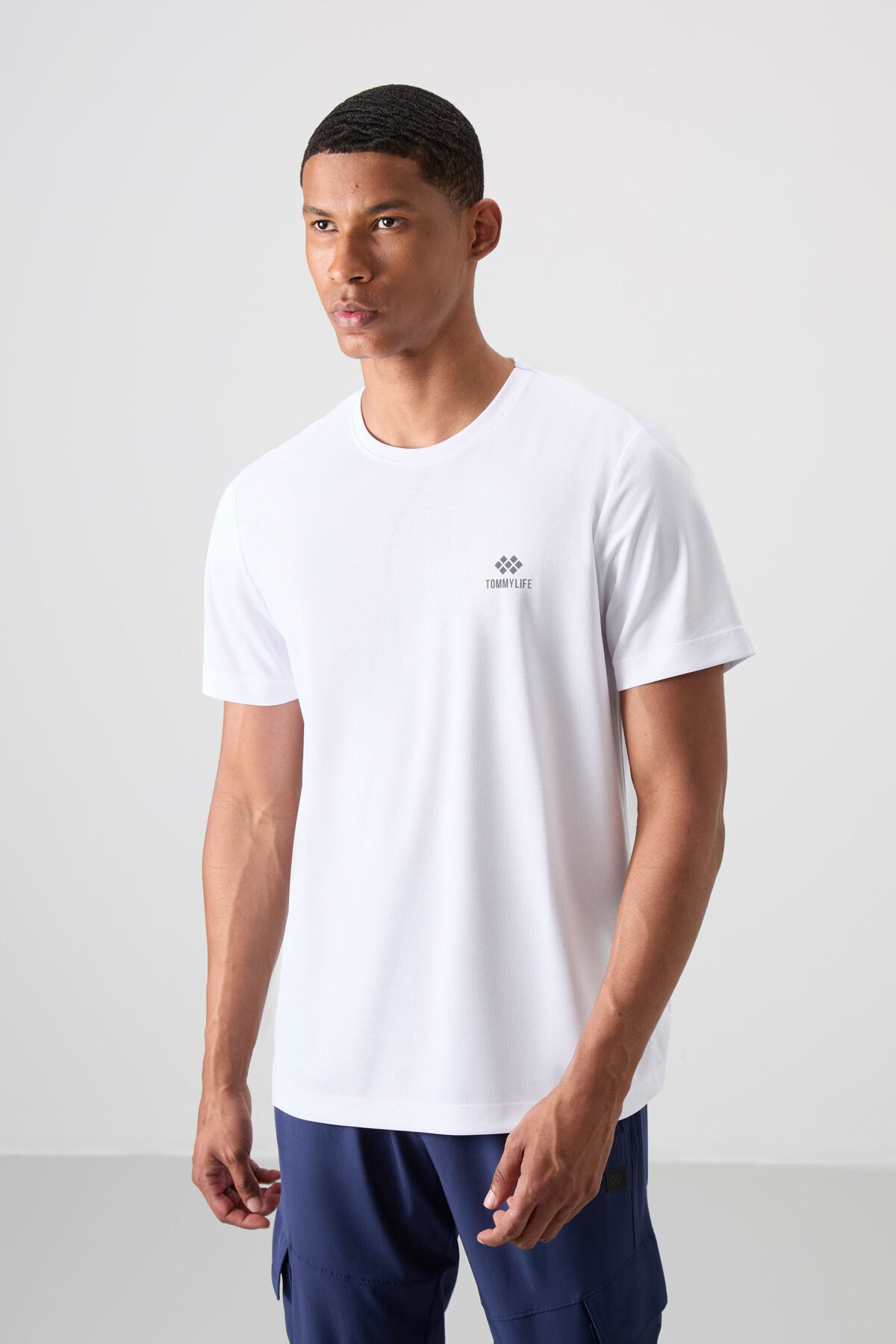 <tc>T-shirt actif pour homme à col rond, coupe standard, avec motif logo - 88255</tc>