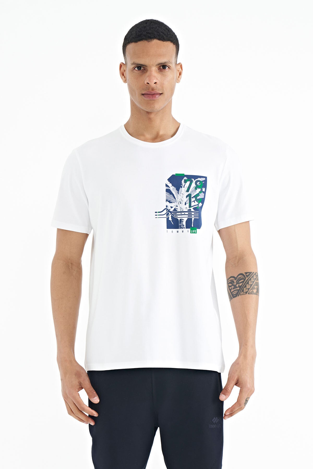 <tc>T-shirt pour homme à coupe standard, avec imprimé devant et derrière - 88233</tc>