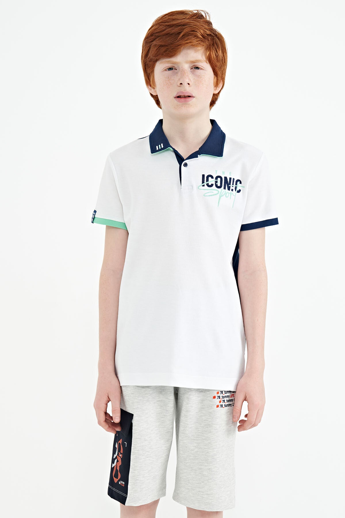 <tc>T-shirt pour garçon à col polo, coupe standard, avec détails de broderie au col et sur la poitrine - 11139</tc>