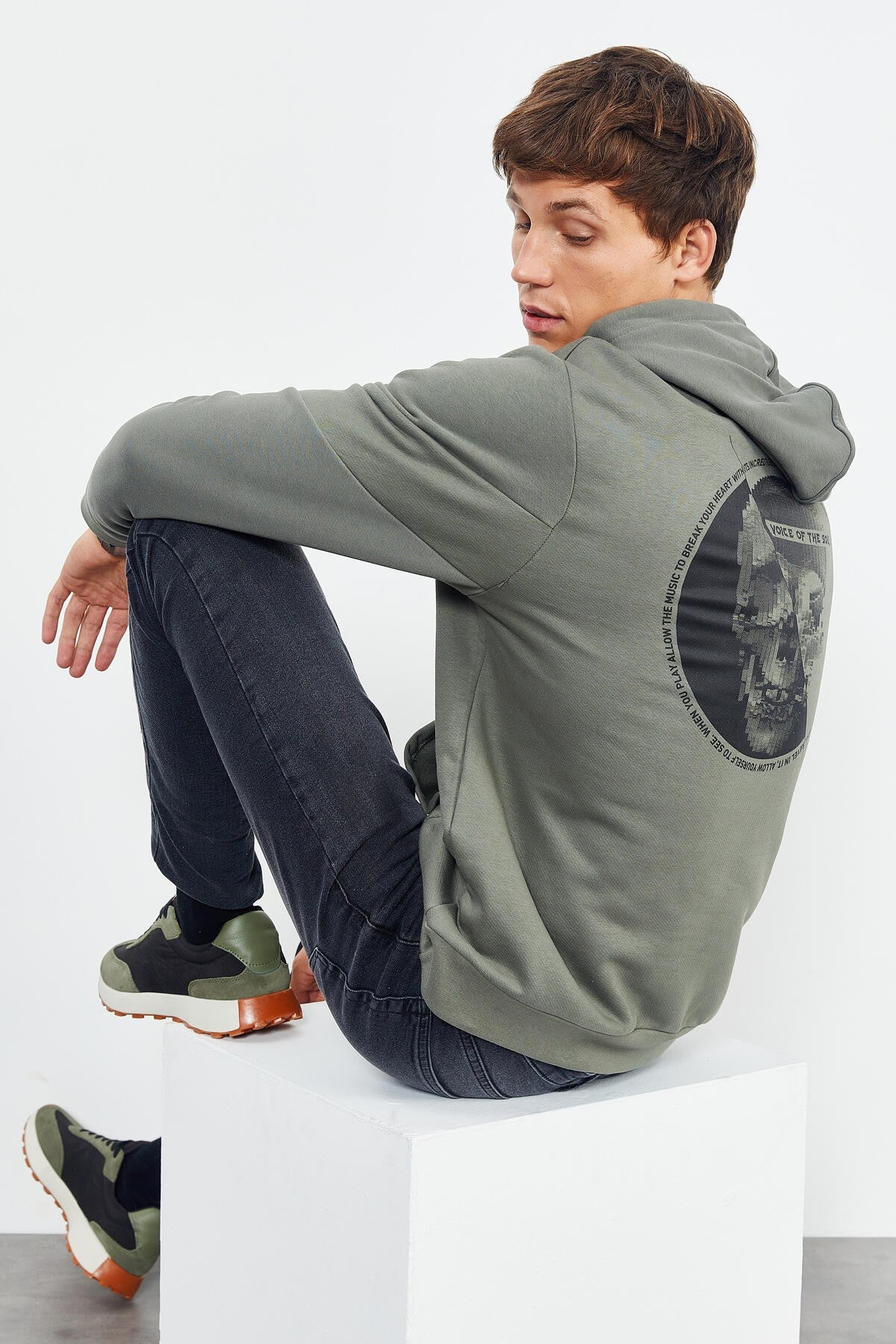 <tc>Sweatshirt homme à capuche avec impression dos tête de mort, coupe décontractée - 88008</tc>