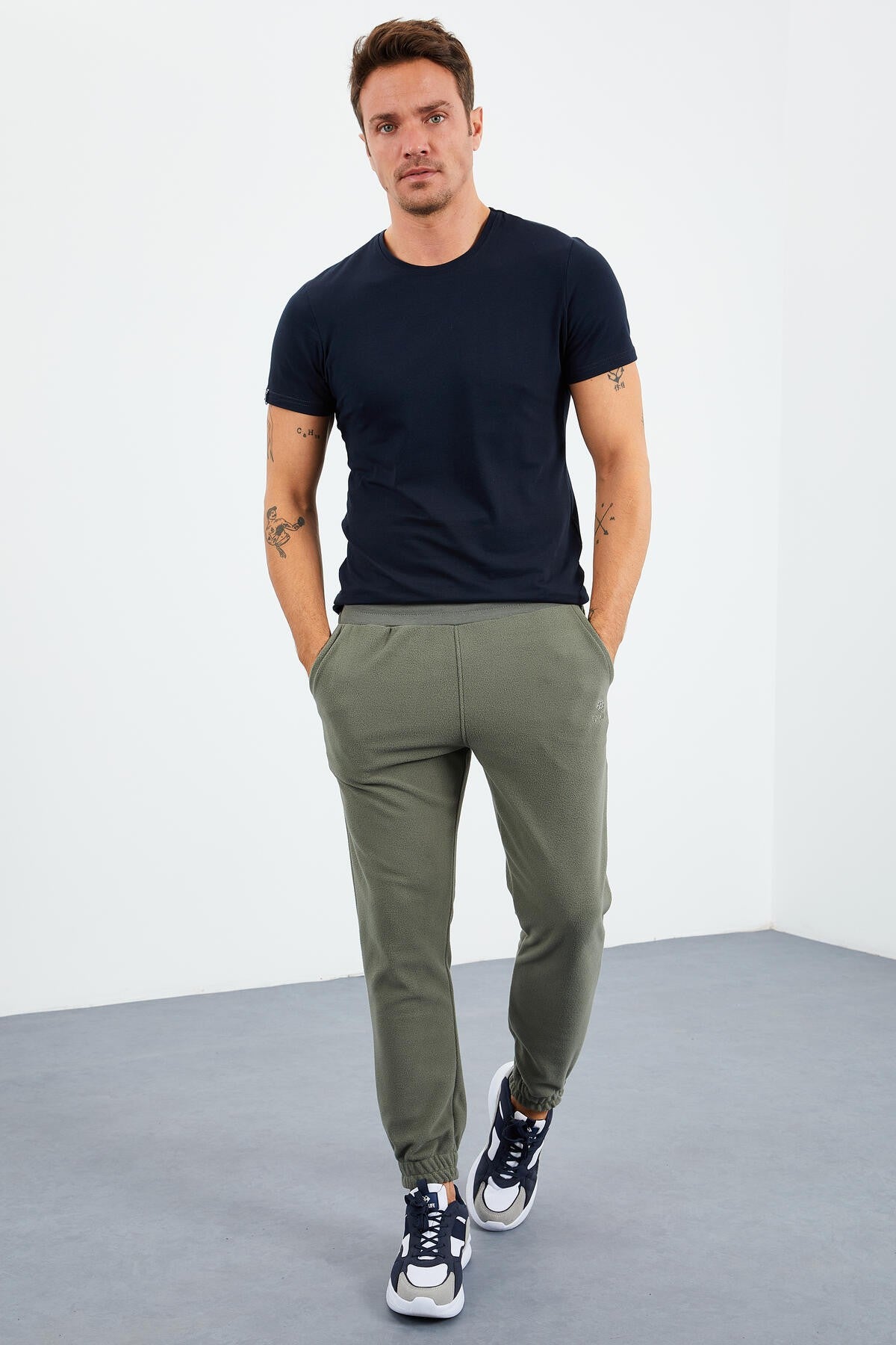 <tc>Pantalon jogger homme en polaire avec poches zippées, coupe décontractée - 84866</tc>