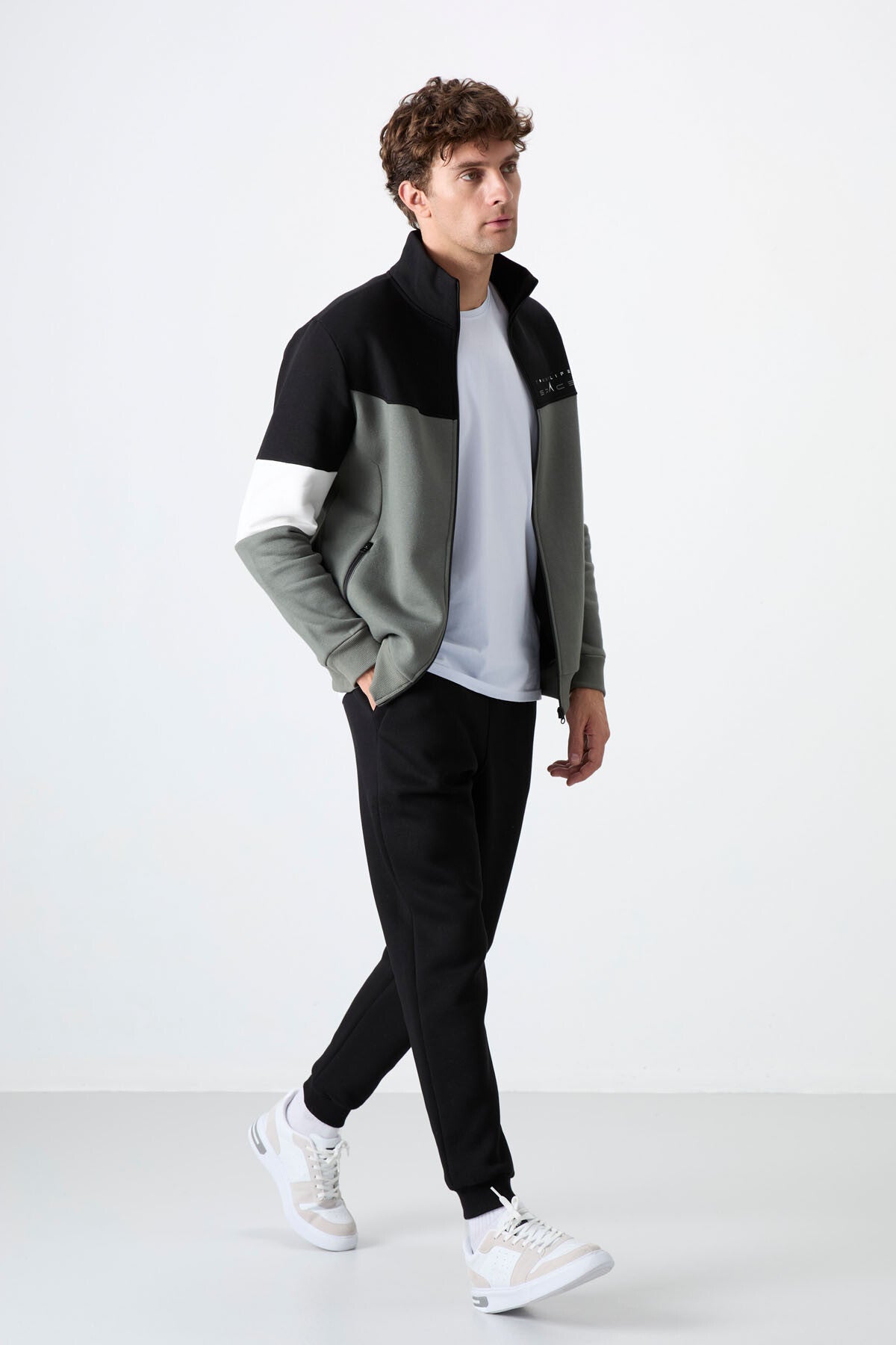 ekru - indigo dik yaka renk geçişli baski detayli standart kalip erkek eşofman takimi - 85186 - Justyol