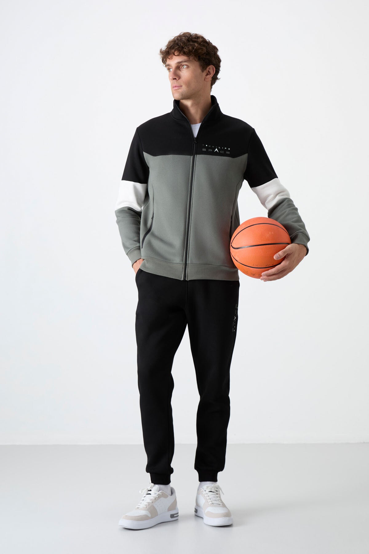 ekru - indigo dik yaka renk geçişli baski detayli standart kalip erkek eşofman takimi - 85186 - Justyol