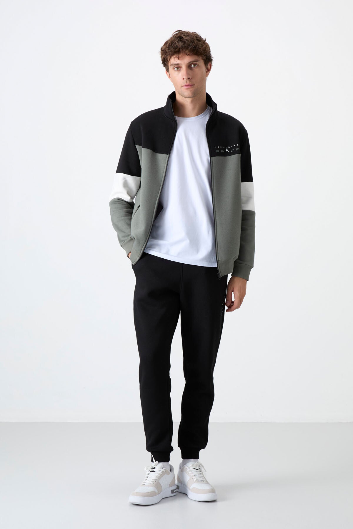 ekru - indigo dik yaka renk geçişli baski detayli standart kalip erkek eşofman takimi - 85186 - Justyol