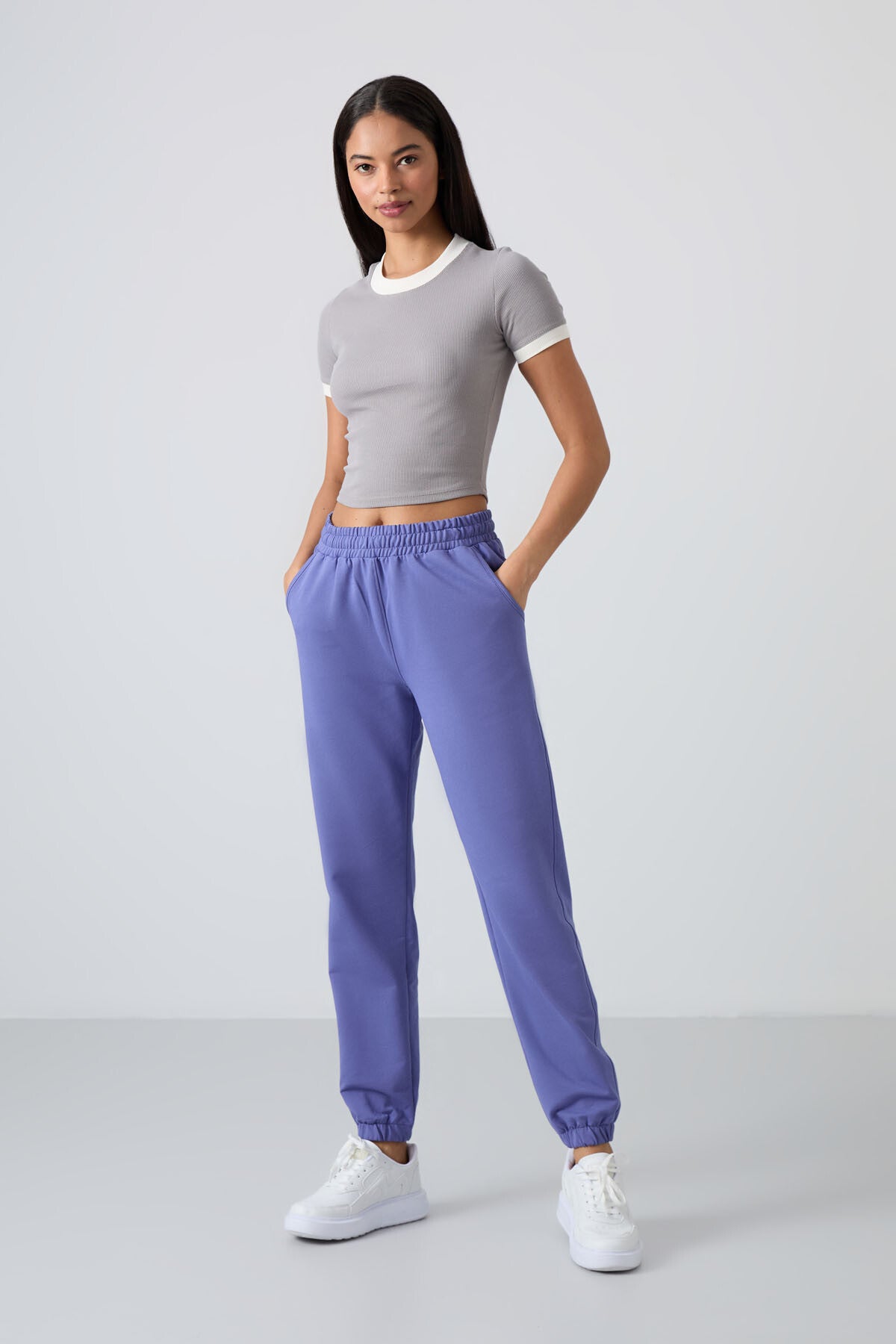 <tc>Pantalon de survêtement pour femme à taille haute, à la coupe décontractée, avec poches et bas élastiques - 94583</tc>