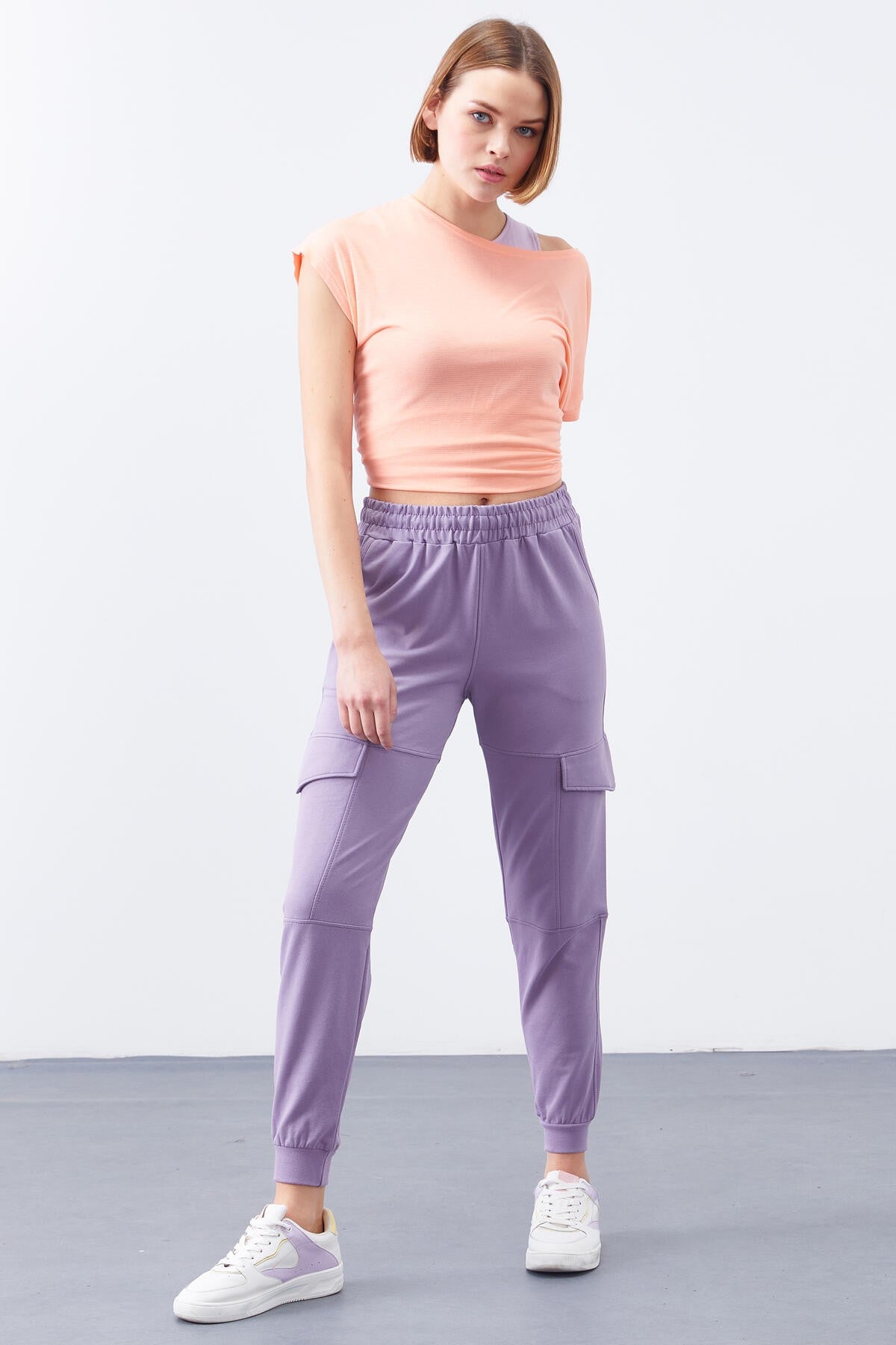 <tc>Pantalon de survêtement femme à poches cargo, coupe décontractée avec poignets - 94581</tc>