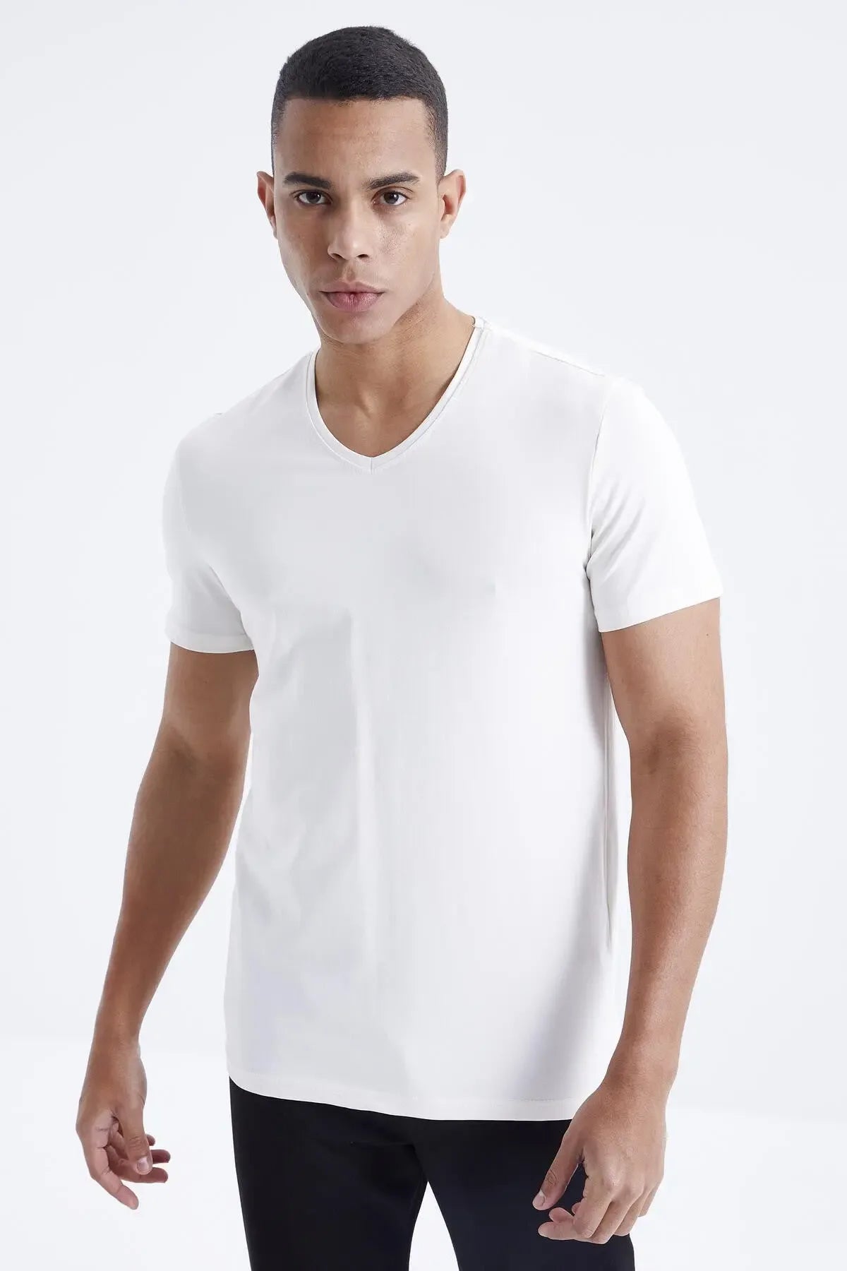 T-shirt homme basique col V manches courtes coupe standard- 87912 - Justyol