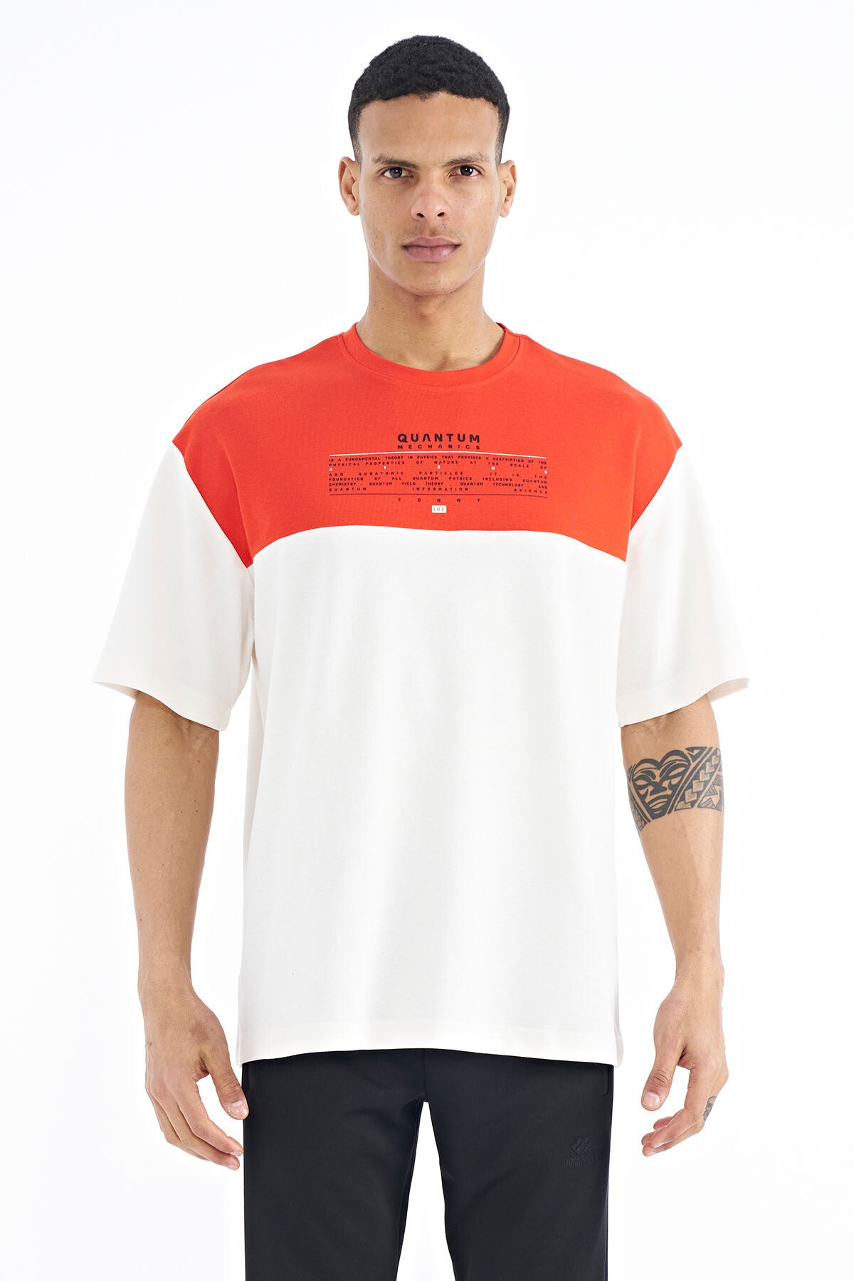 <tc>T-shirt oversize pour homme à col rond, avec détails d'imprimé et dégradé de couleurs - 88225</tc>