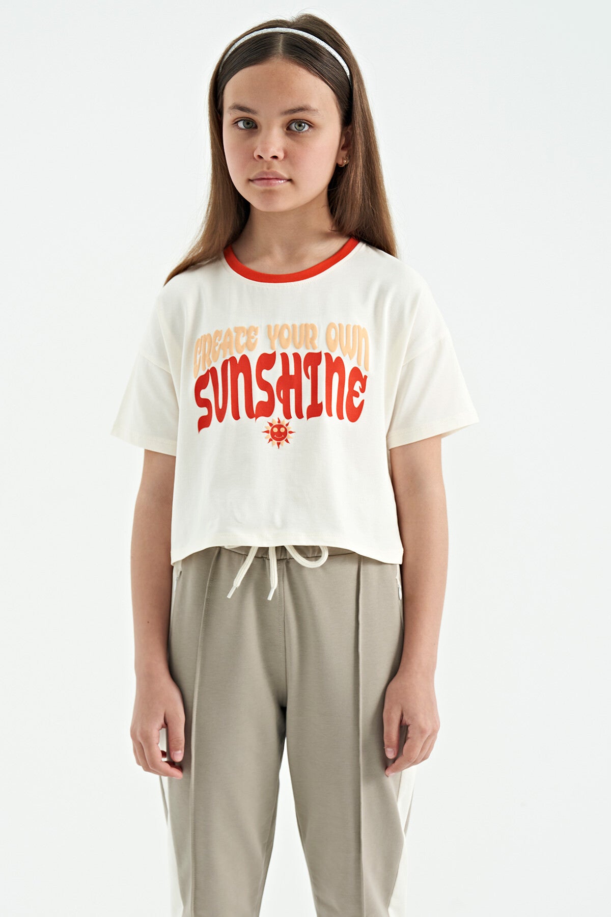 <tc>T-shirt fille oversize à col rond avec imprimé textuel coloré, manches courtes - 75111</tc>