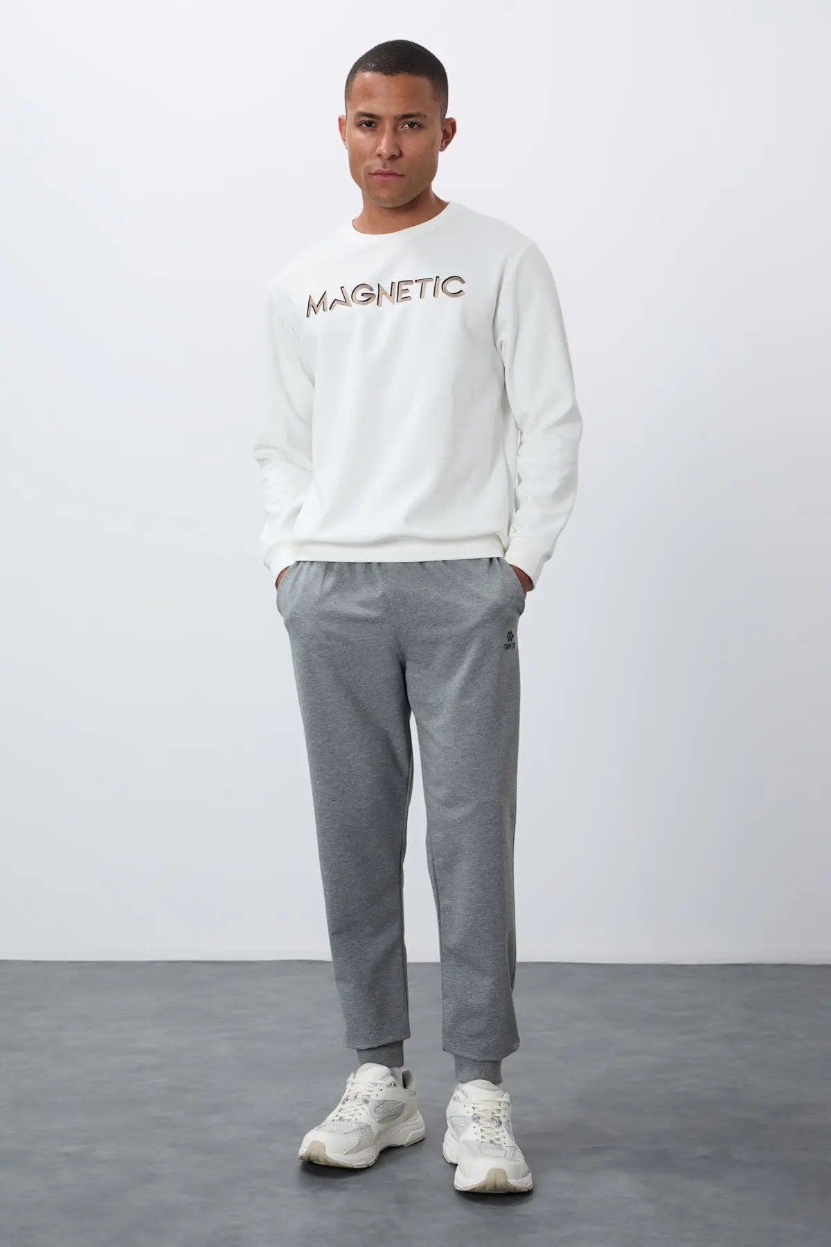 yazi nakişli o yaka rahat form erkek sweatshirt - 88020 - Justyol