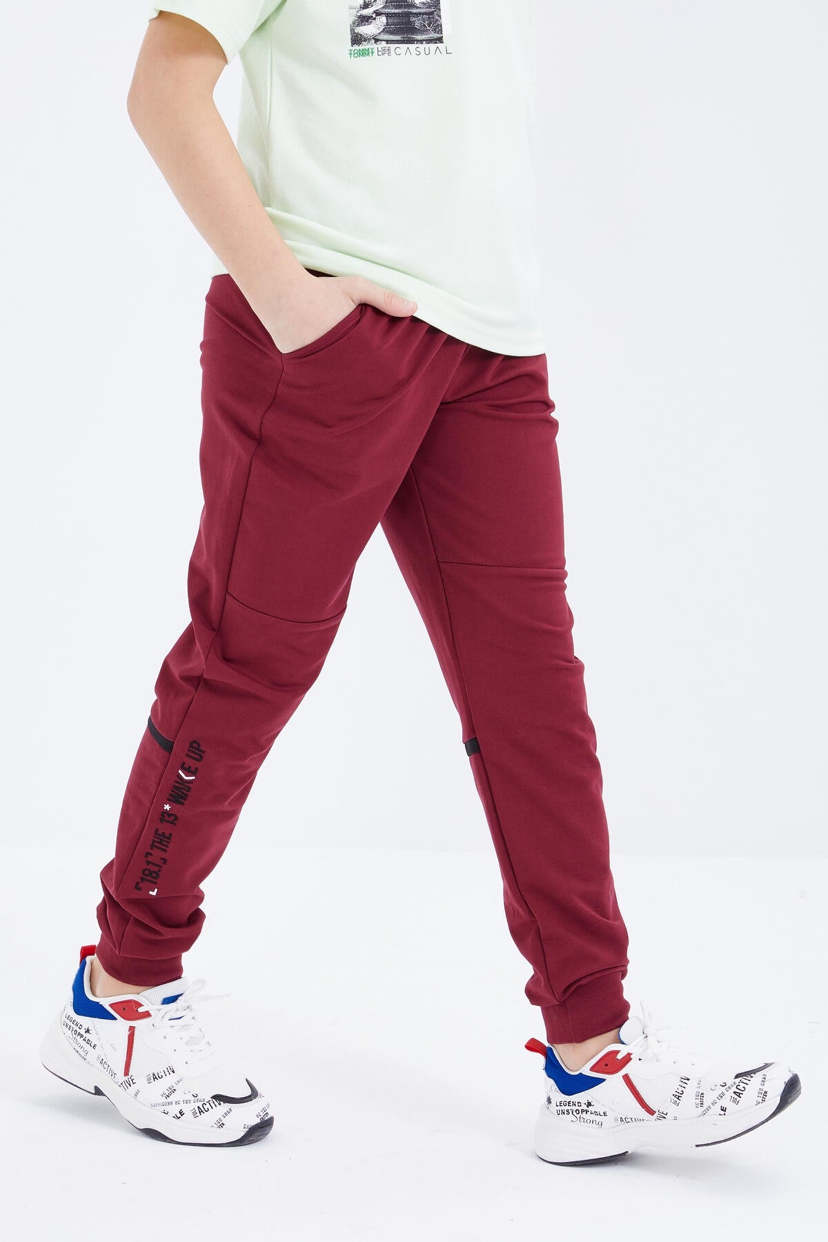 <tc>Pantalon de survêtement jogger garçon avec cordon et broderie texte - 10814</tc>