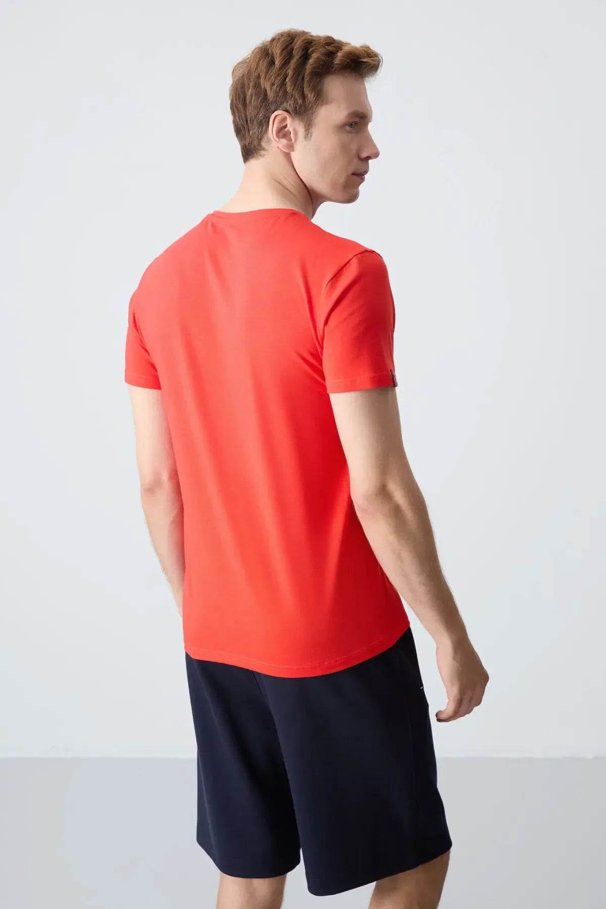 t‑shirt homme col en V basic coupe standard- 87911 - Justyol