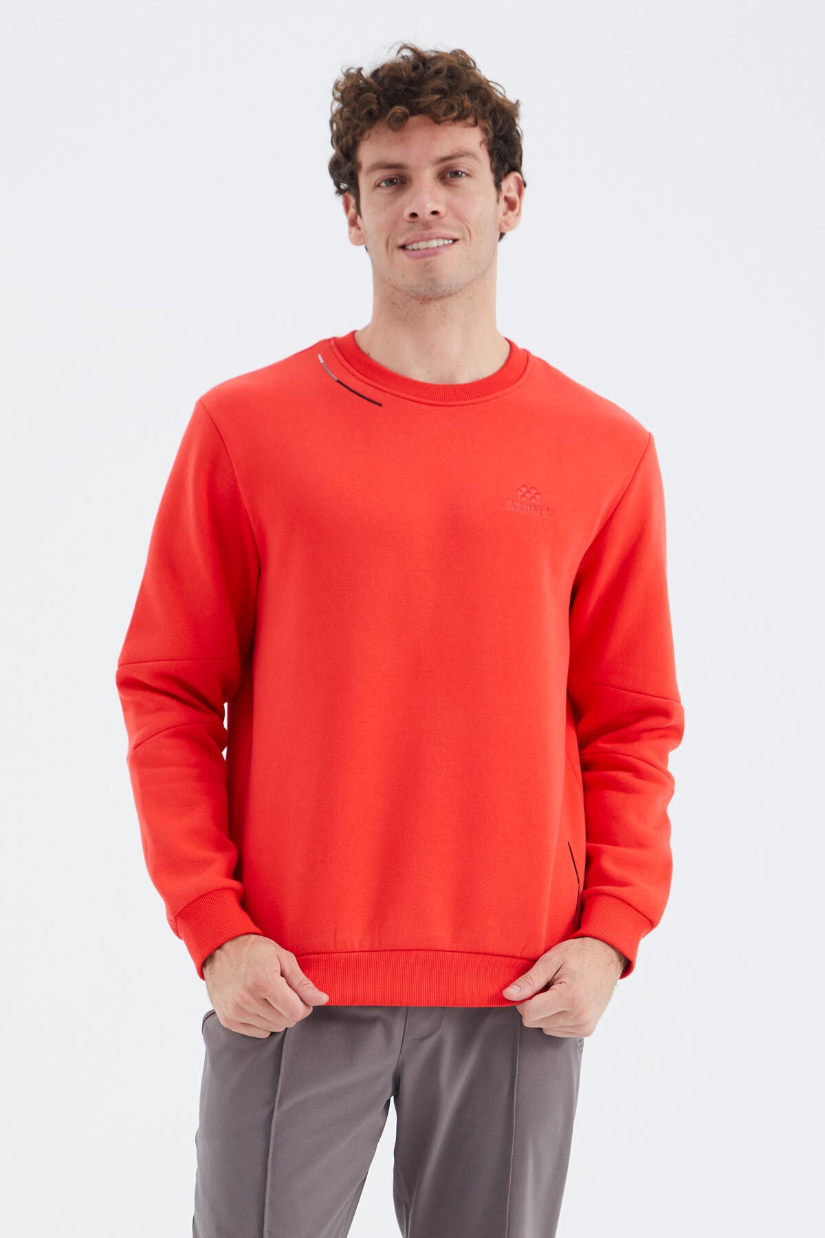 <tc>Sweatshirt homme col rond avec détails à bandes sur les manches, coupe basique et décontractée - 88293</tc>