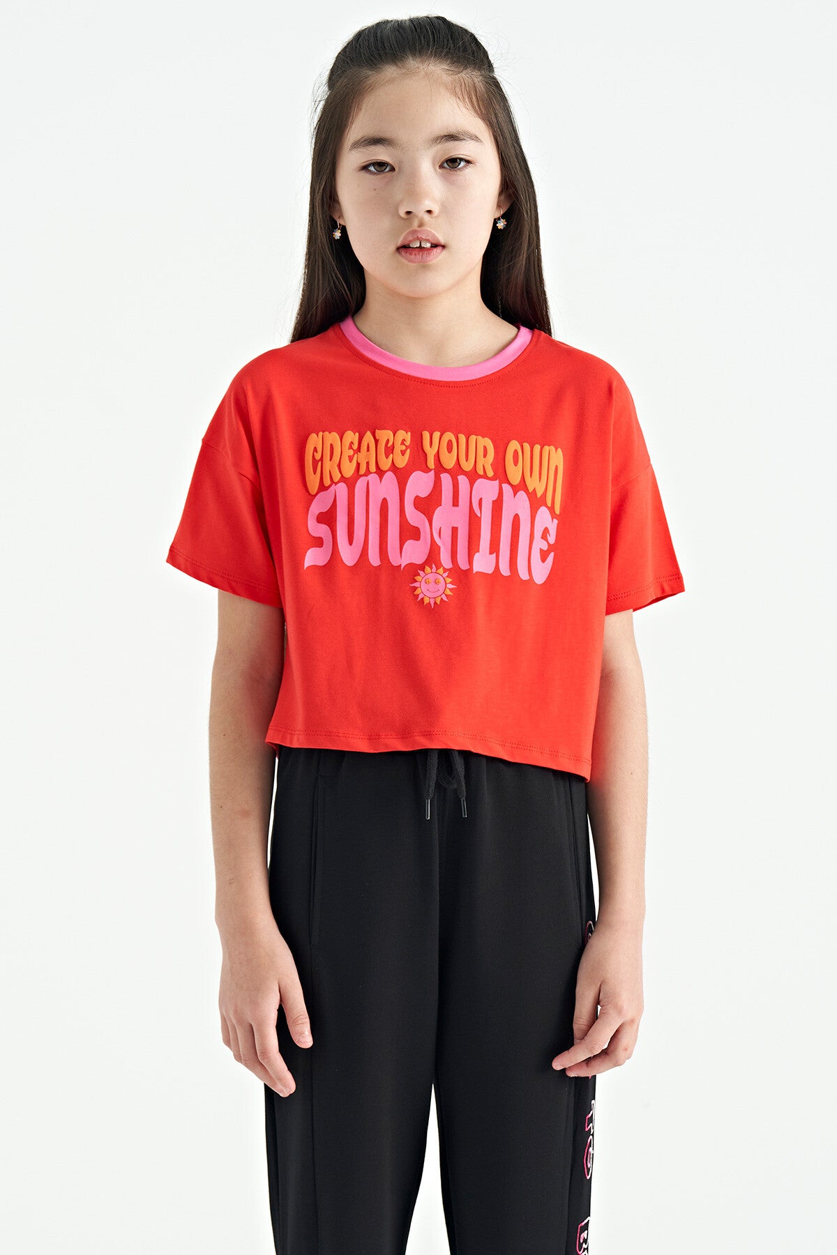 <tc>T-shirt fille oversize à col rond avec imprimé textuel coloré, manches courtes - 75111</tc>