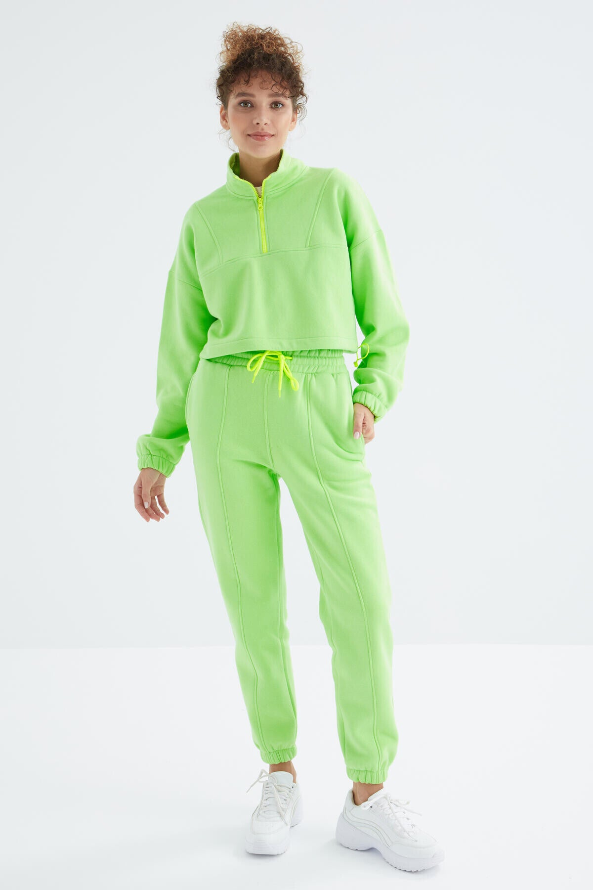 <tc>Ensemble de survêtement pour femme en vert pistache, avec épaules tombantes, taille élastiquée, demi-zip et coupe oversize - 95321</tc>