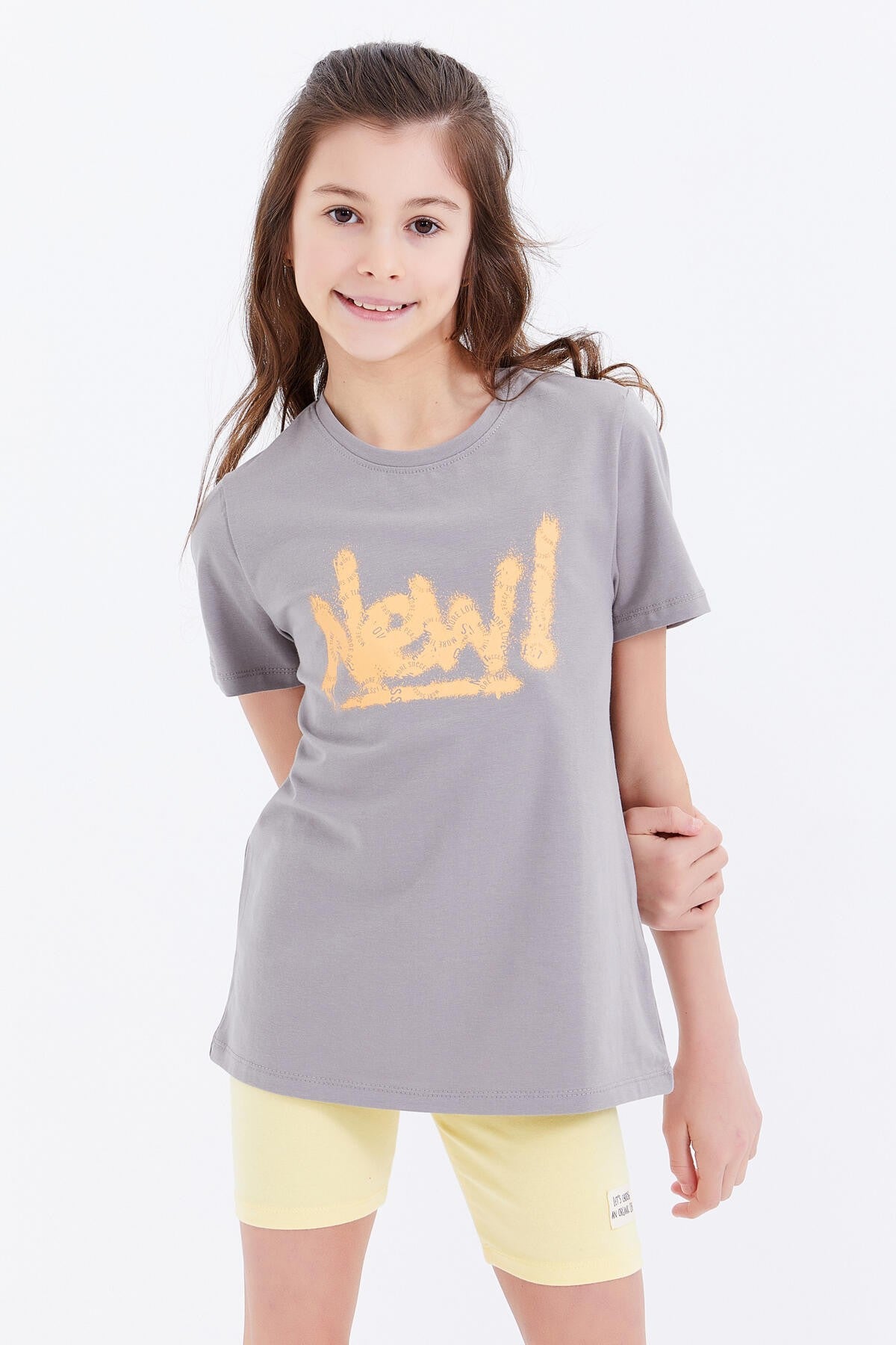 <tc>T-shirt fille à col rond, coupe décontractée avec imprimé texte - 75041</tc>