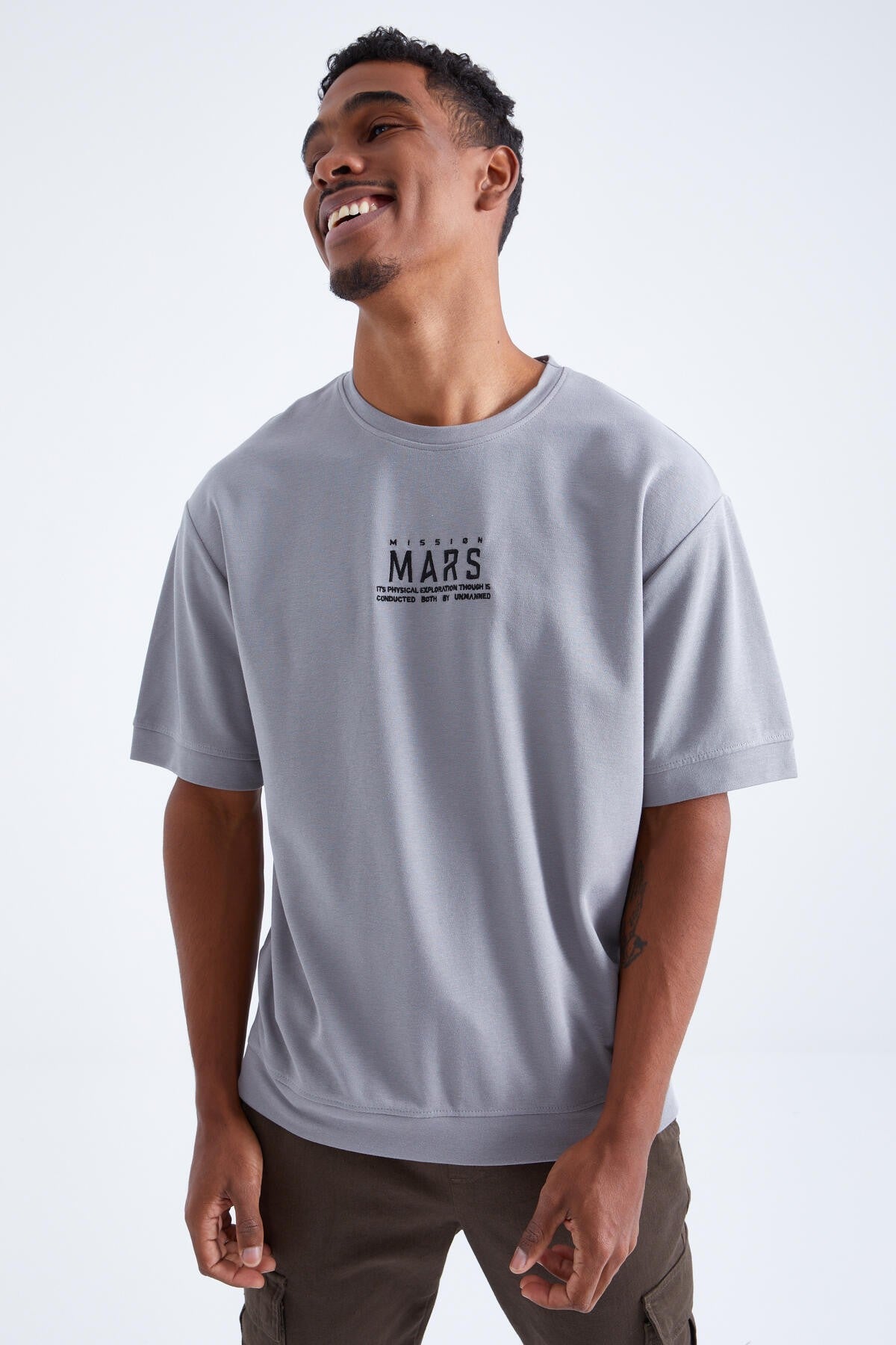 mars yazi nakişli o yaka erkek oversize t-shirt - 88104 JMen