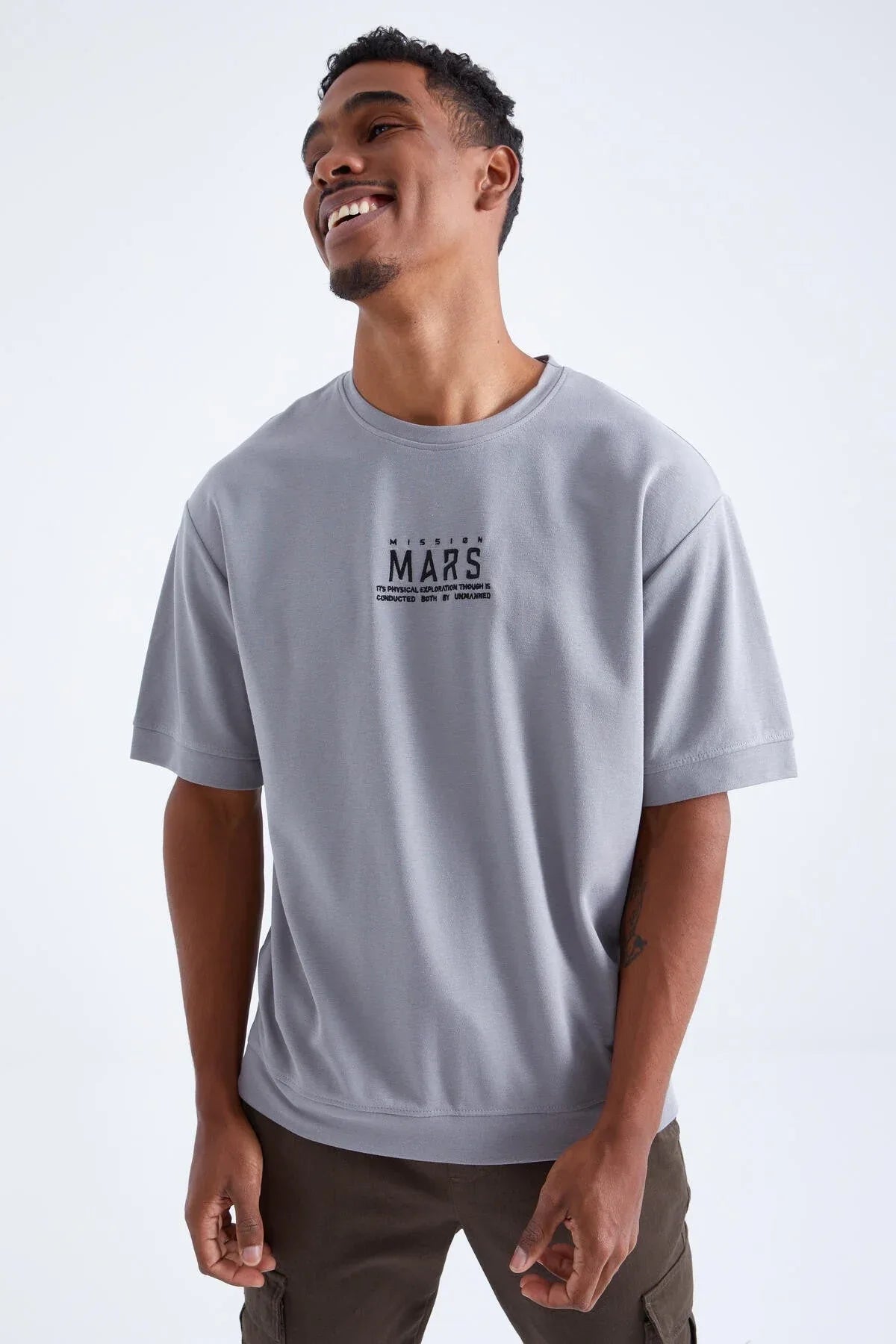 t‑shirt oversize homme col rond broderie Mars- 88104 - Justyol