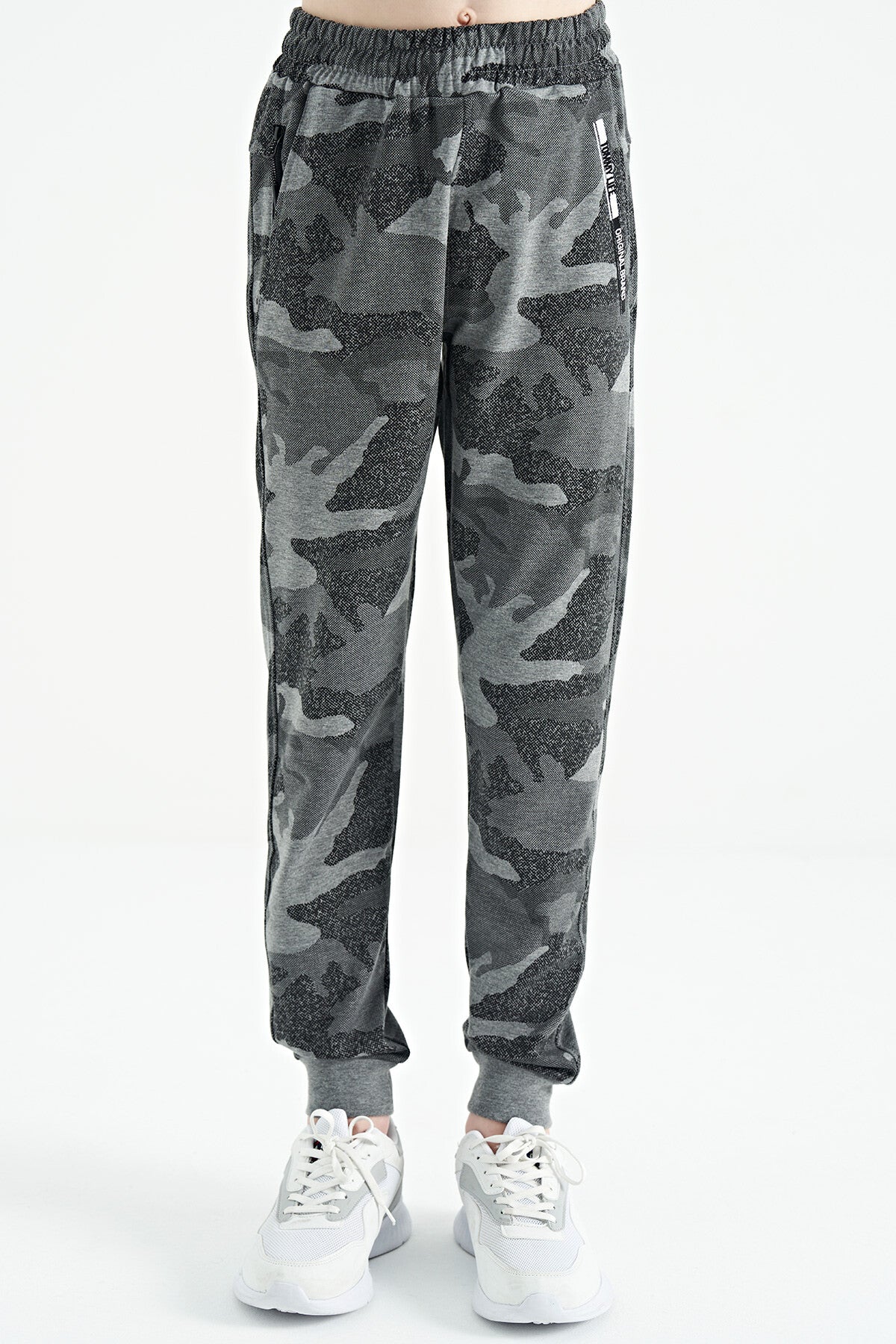 pantalon de survêtement pour garçon avec motif camouflage, poches zippées, coupe ajustée et poignets élastiques - 64053