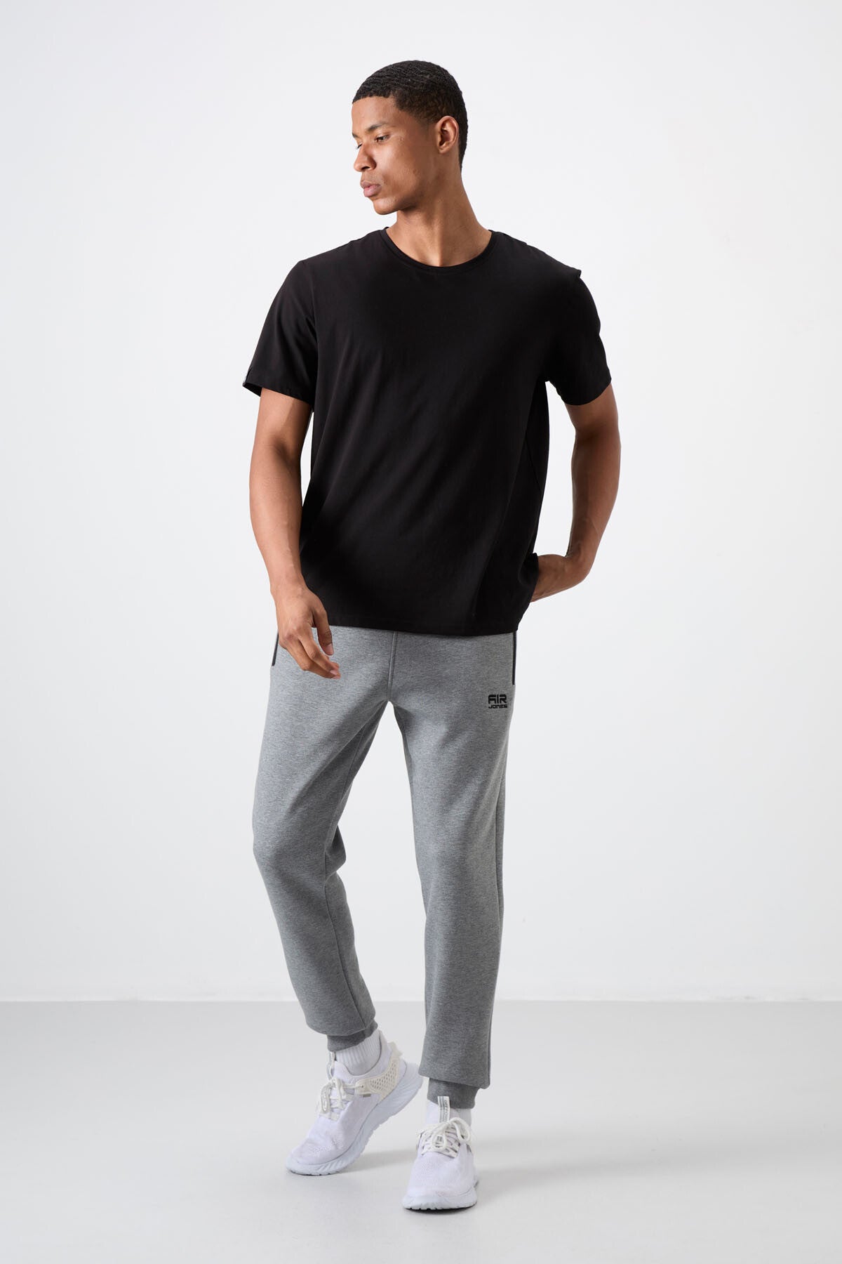 <tc>Pantalon de survêtement homme Cesar avec poches, molletonné - 84929</tc>