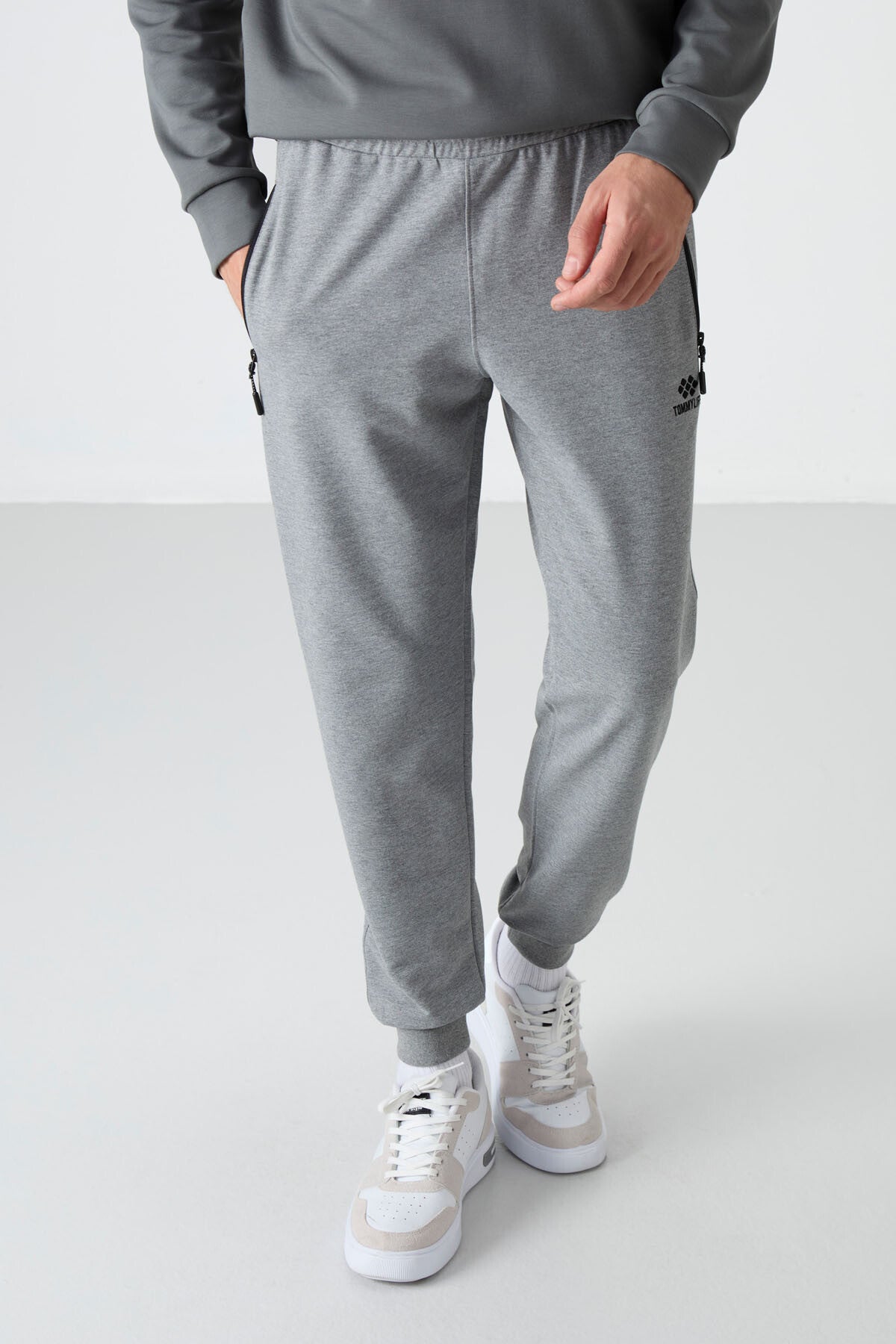 <tc>Pantalon de survêtement jogger homme coupe standard avec poches zippées - 84587</tc>