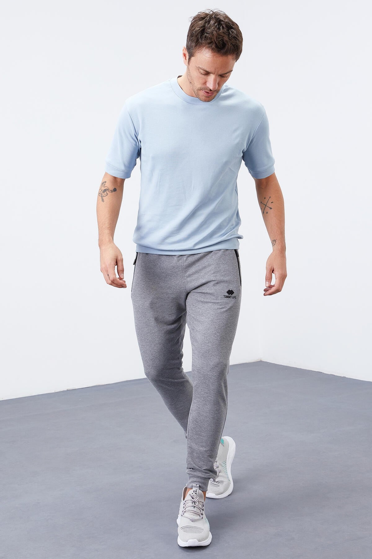 <tc>Pantalon de survêtement jogger homme coupe standard avec poches zippées - 84651</tc>