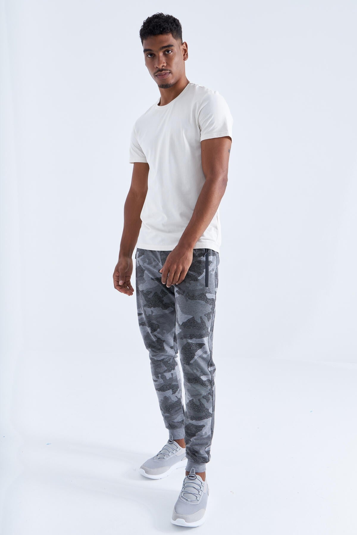 <tc>Pantalon de survêtement jogger homme coupe slim avec motif camouflage - 84754</tc>