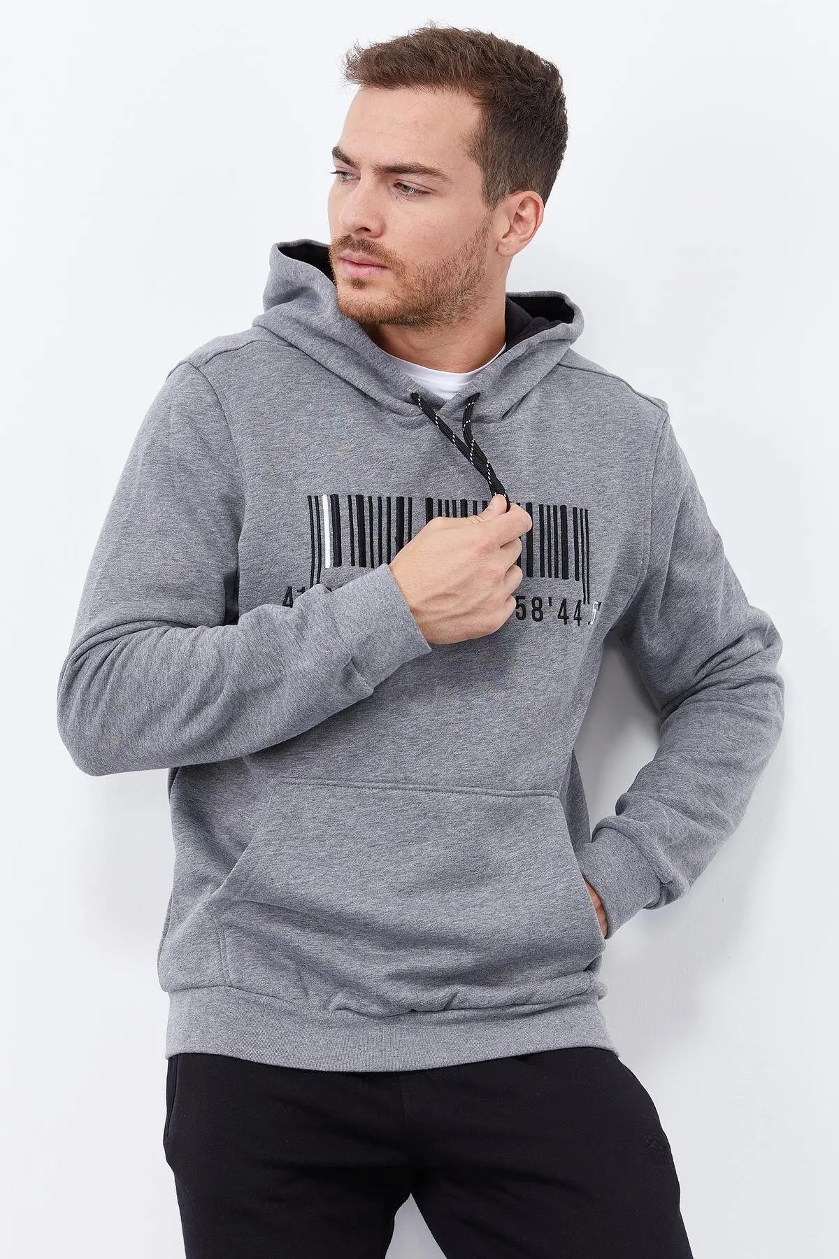 nakişli kanguru cep standart kalip kapüşonlu erkek sweatshirt - 87839 - Justyol