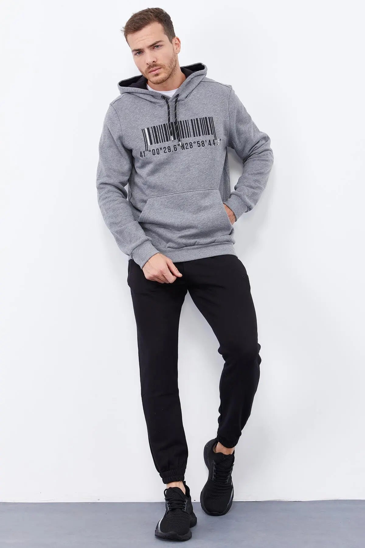 nakişli kanguru cep standart kalip kapüşonlu erkek sweatshirt - 87839 - Justyol