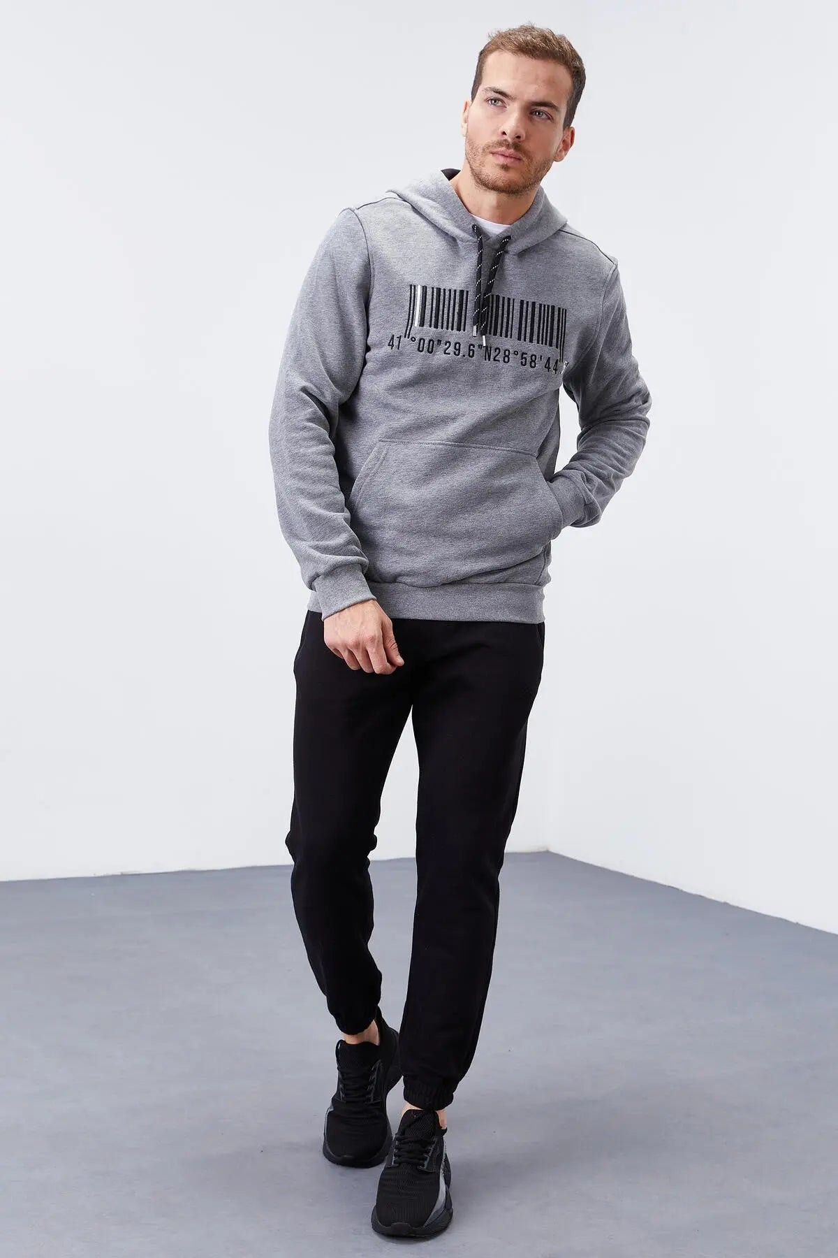 nakişli kanguru cep standart kalip kapüşonlu erkek sweatshirt - 87839 - Justyol