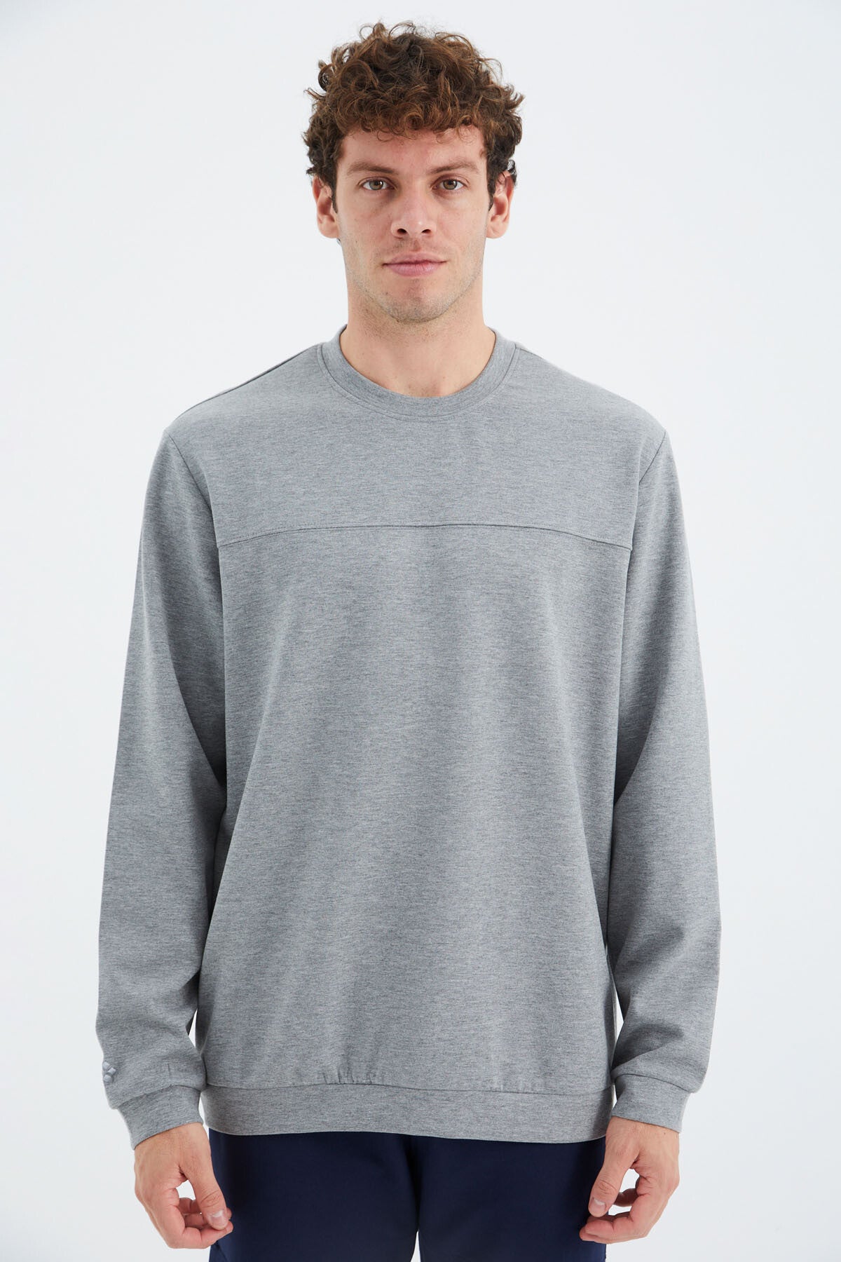 <tc>Sweatshirt homme col rond avec détails de couture sur le devant, coupe basique et décontractée - 88270</tc>