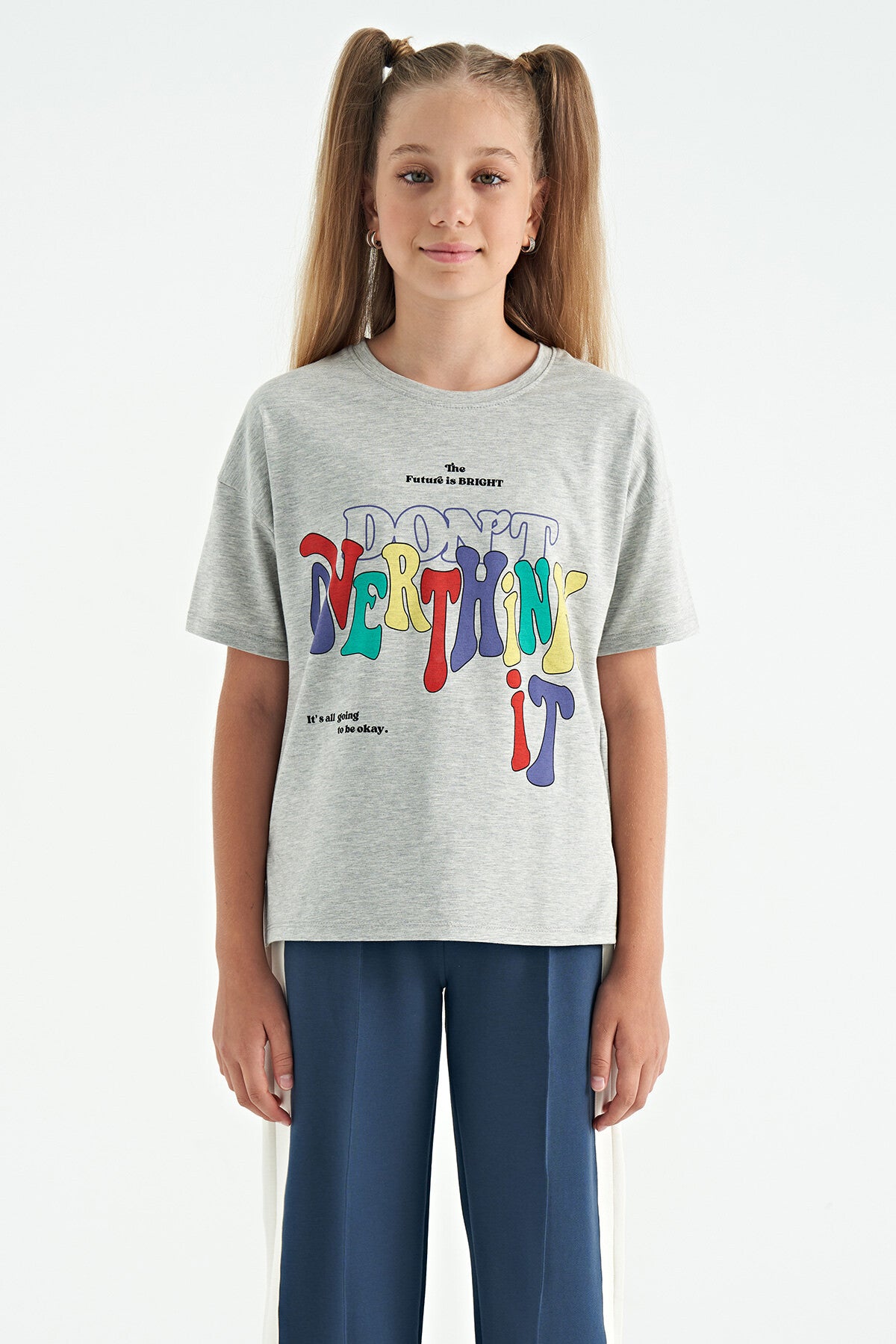 <tc>T-shirt fille oversize à col rond avec imprimé textuel coloré, manches courtes - 75112</tc>