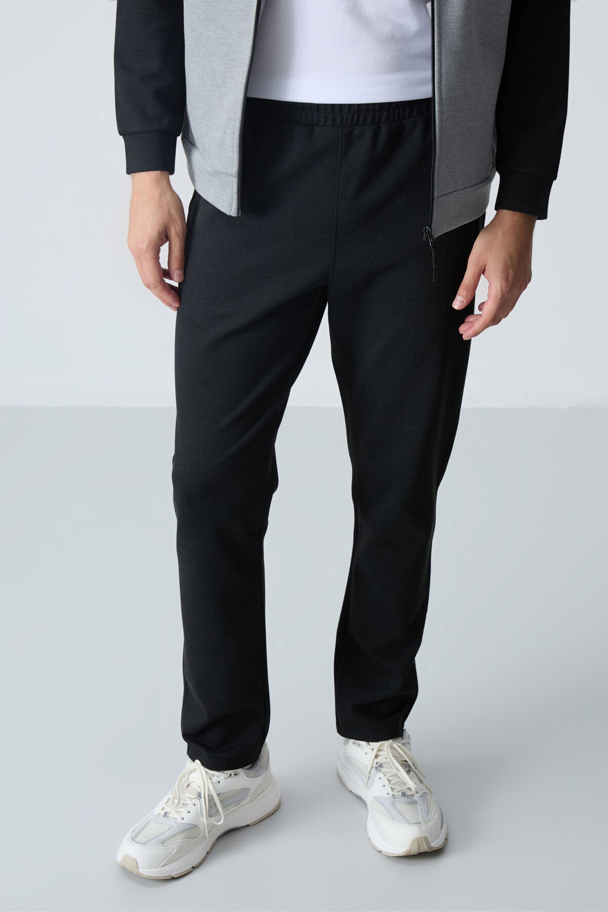 <tc>Ensemble de survêtement homme gris chiné et noir à col montant, coupe décontractée et jambes classiques - 85113</tc>