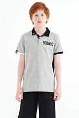 <tc>T-shirt pour garçon à col polo, coupe standard, avec détails de broderie au col et sur la poitrine - 11139</tc>