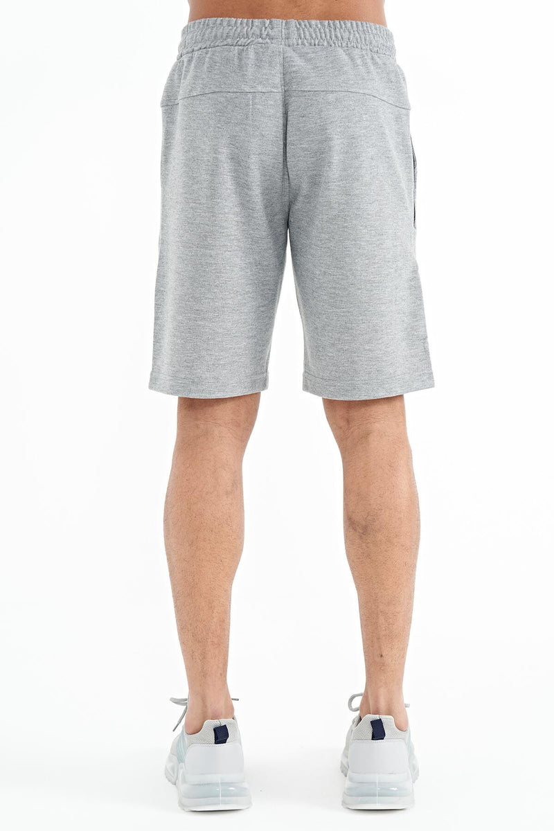 Short homme avec impression sur les côtés et taille élastique