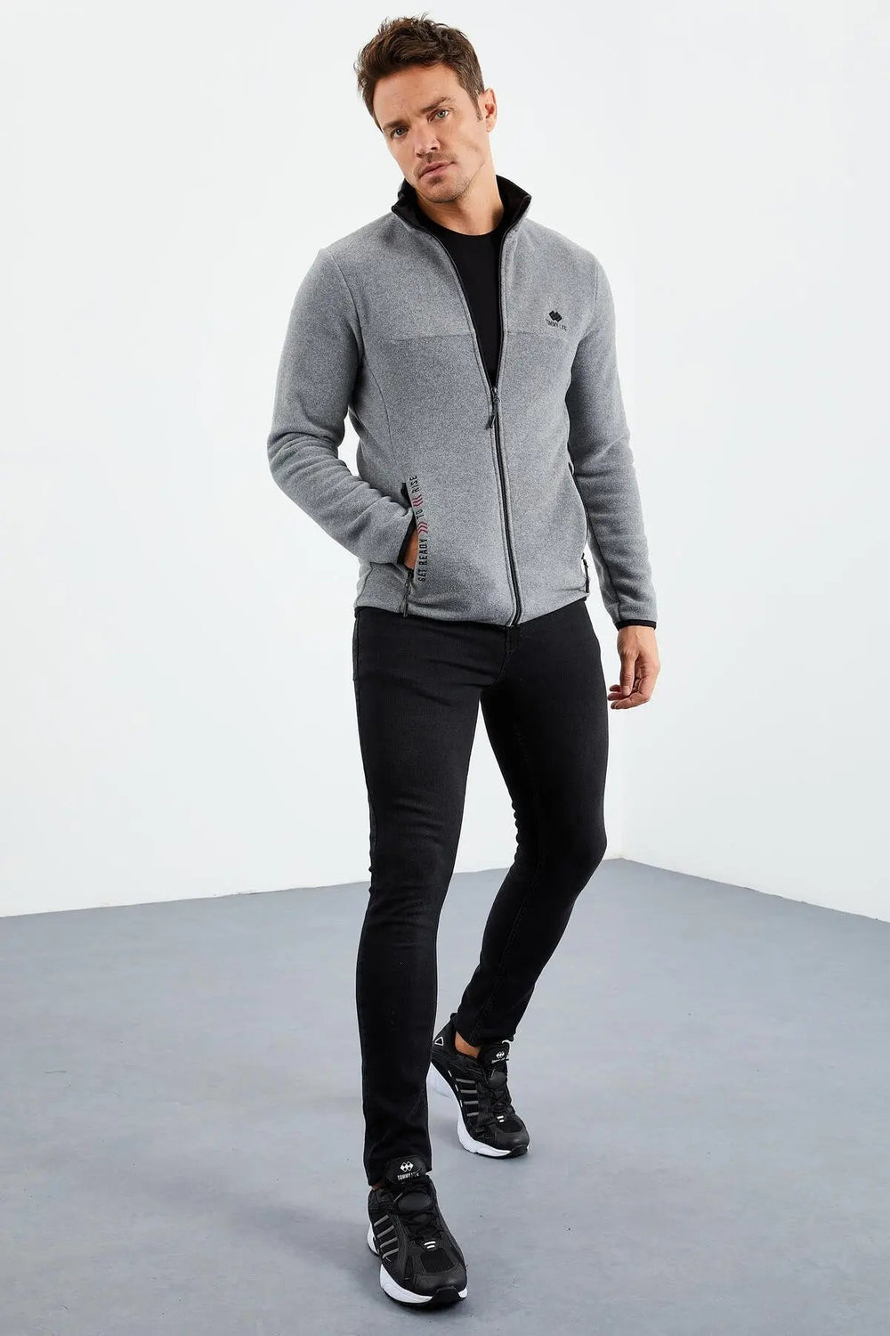 Sweatshirt pour homme en polaire à col montant et fermeture éclair, coupe standard avec broderie - 87992