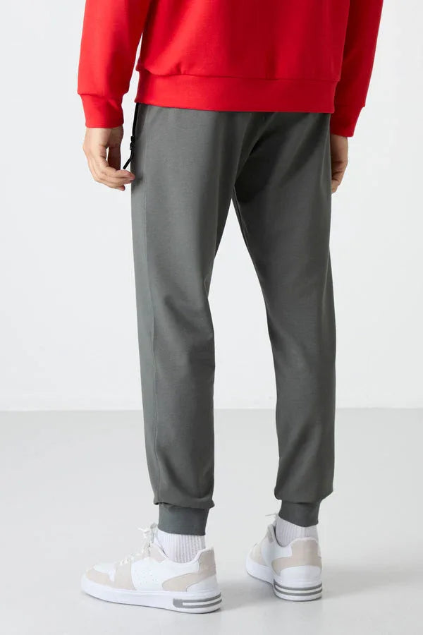 Pantalon jogger homme coupe standard avec poches zippées - 84587 - Justyol