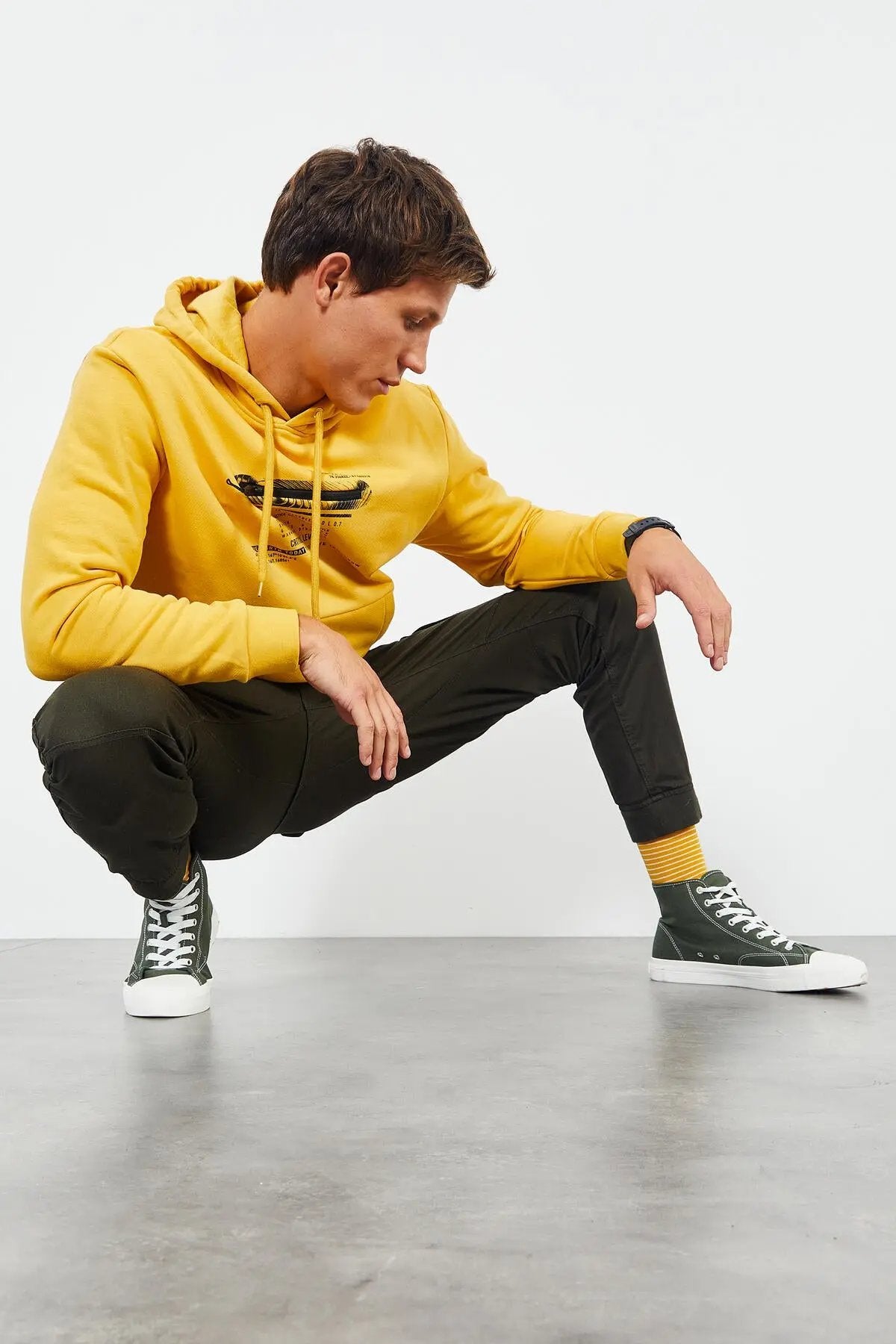 Sweatshirt pour homme à capuche avec imprimé et poche kangourou, coupe décontractée - 88019