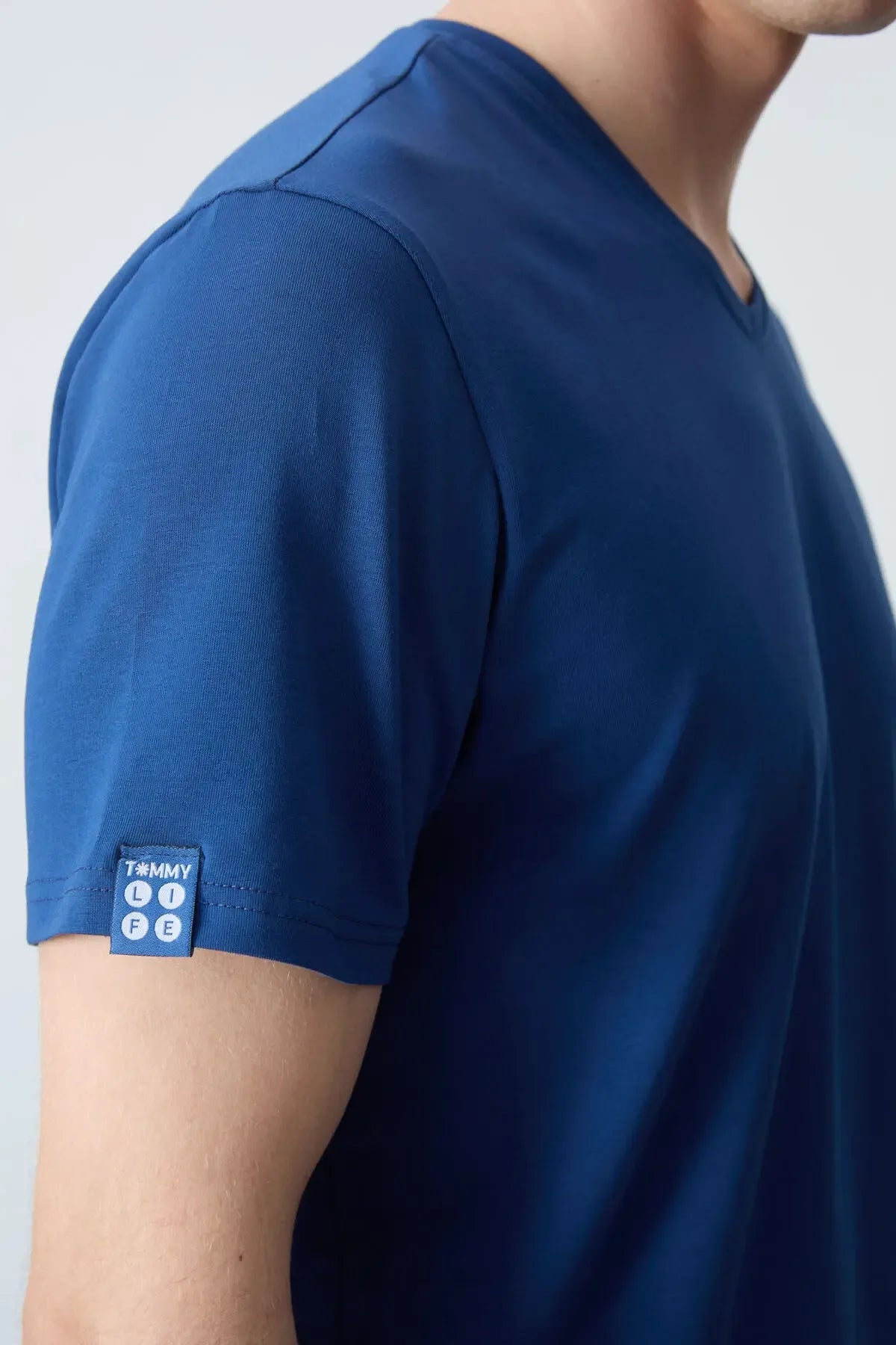 T-shirt homme basique col V manches courtes coupe standard- 87912 - Justyol