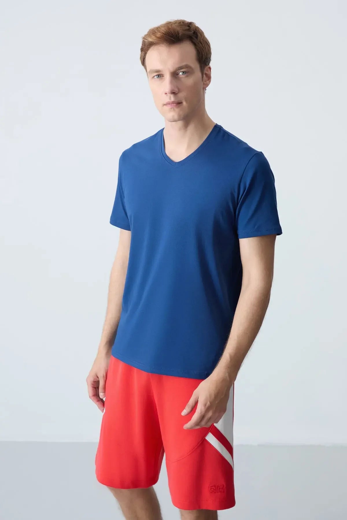 T-shirt homme basique col V manches courtes coupe standard- 87912 - Justyol