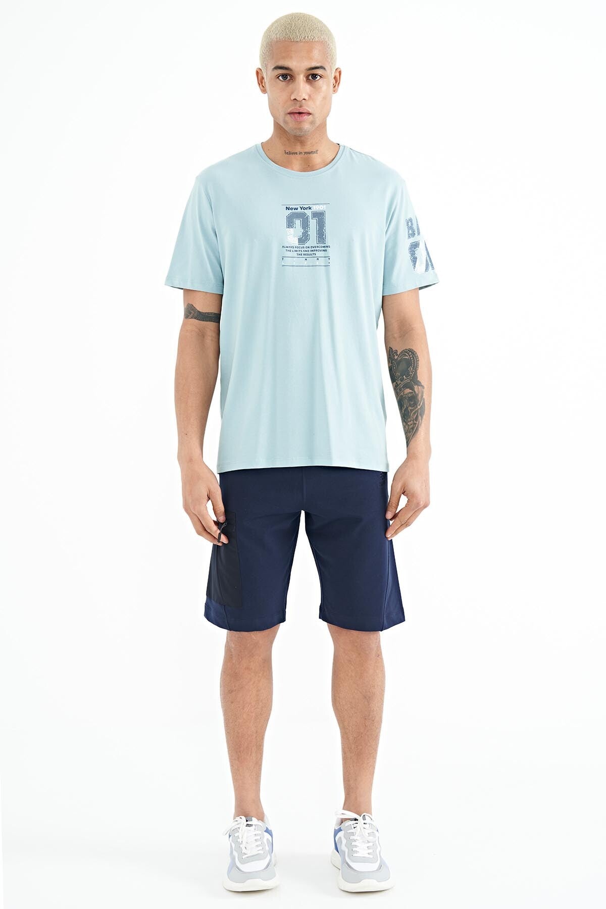 <tc>Short homme à coupe standard avec poches cargo et cordon de serrage - 81258</tc>