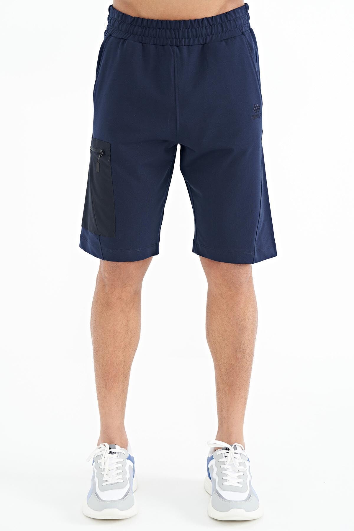 <tc>Short homme à coupe standard avec poches cargo et cordon de serrage - 81258</tc>