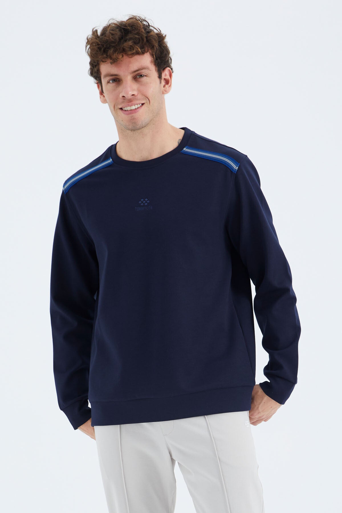 <tc>Sweatshirt homme coupe confortable col rond avec détail à bandes sur les épaules - 88279</tc>