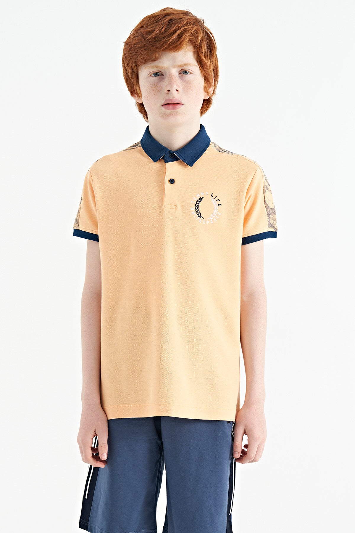 <tc>T-shirt pour garçon à col polo, coupe standard, avec détails d'imprimé - 11166</tc>